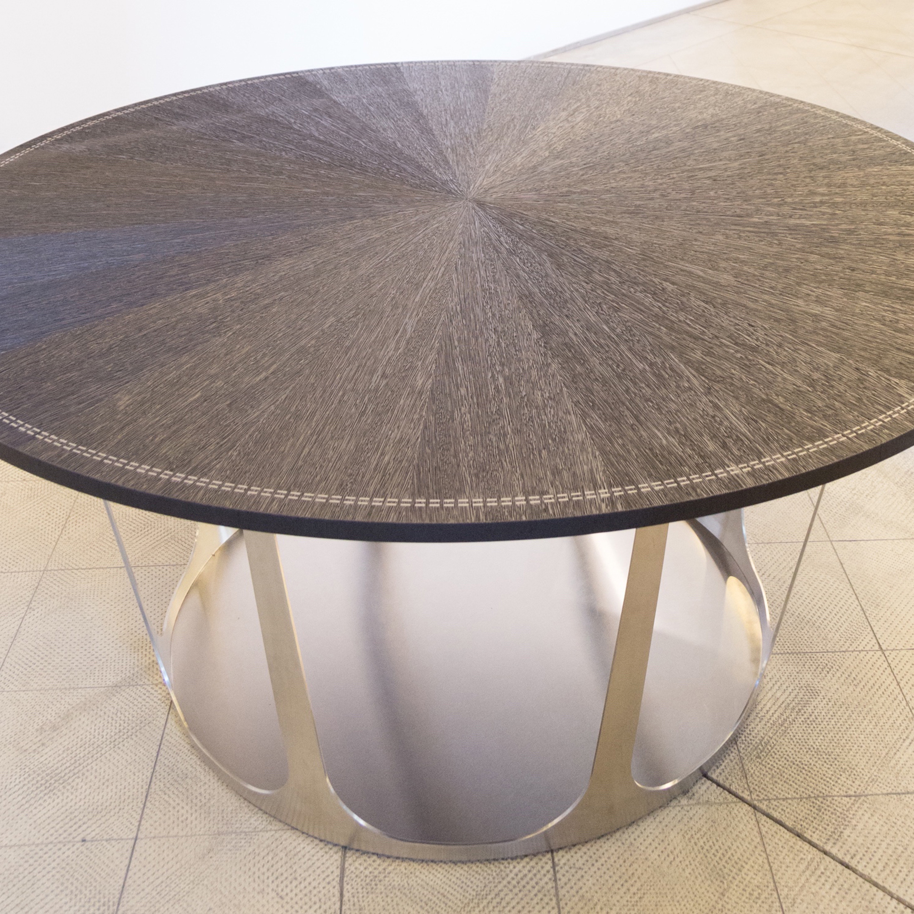 Produkt T40 Uniqueness capsule table des Herstellers STRATO anzeigen