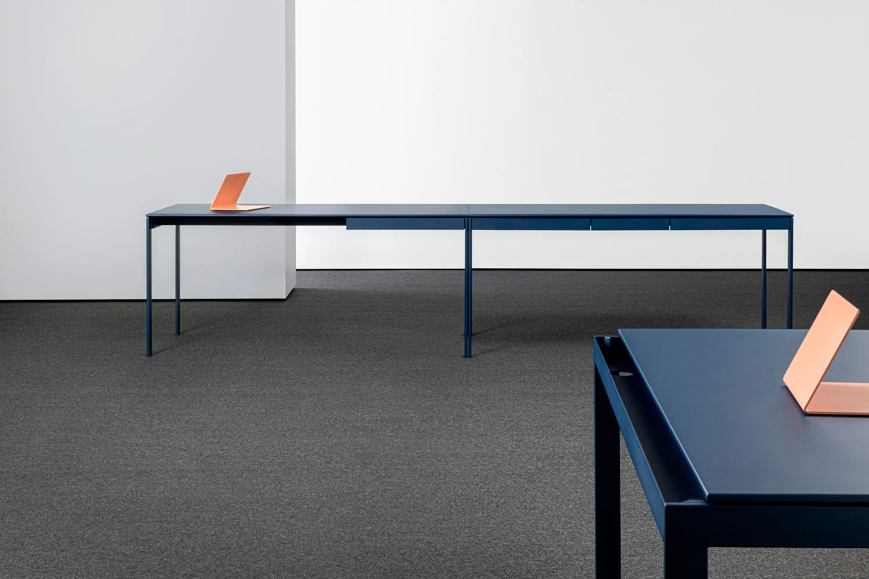 Mara - Foil Desk 211