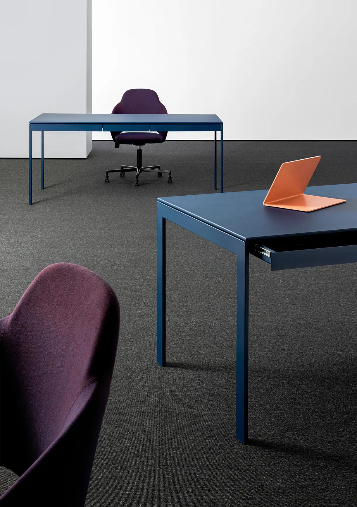 Mara - Foil Desk 211