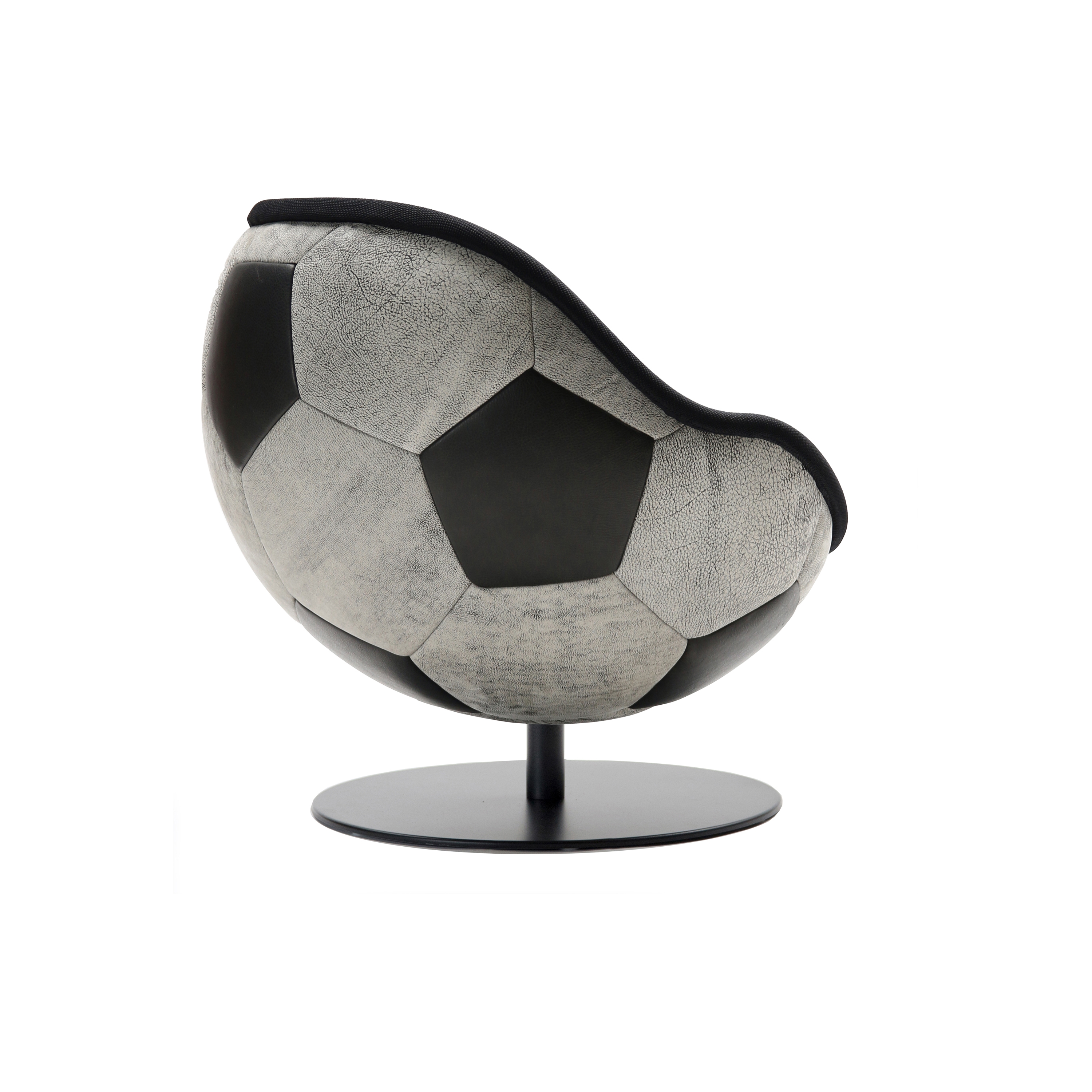 Afficher le produit lillus hattrick | soccer lounge chair / dinner chair du fabricant lento