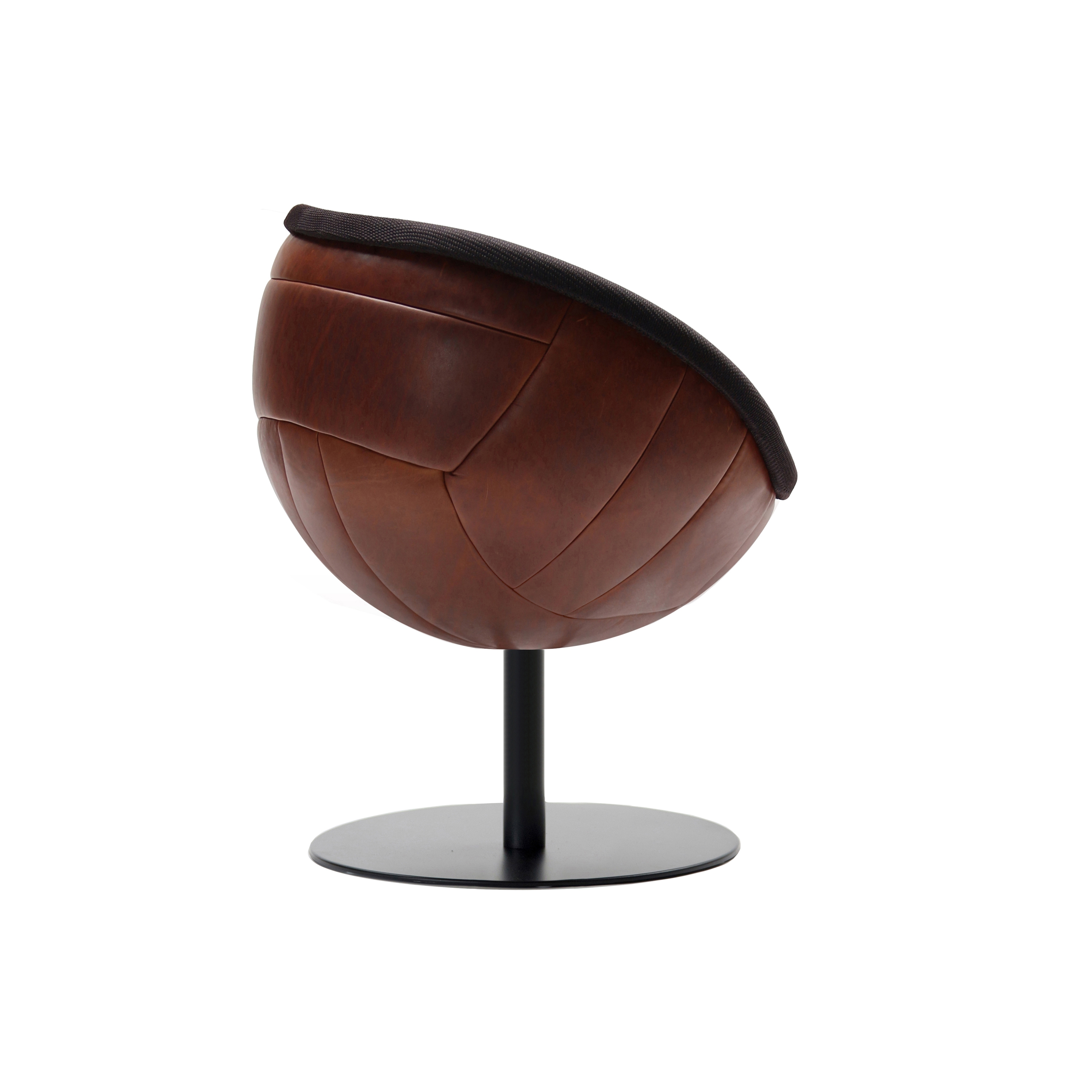 Mostra il prodotto lillus wembley | soccer dinner chair / cocktail chair del produttore lento