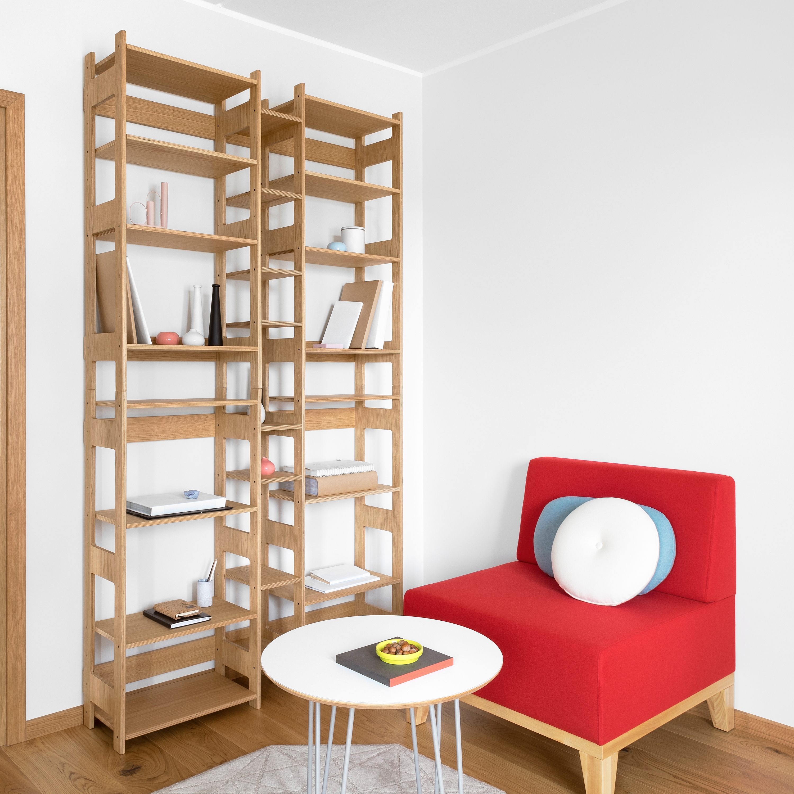 Produkt Regal LIFT medium, Eiche furniert des Herstellers Radis Furniture anzeigen