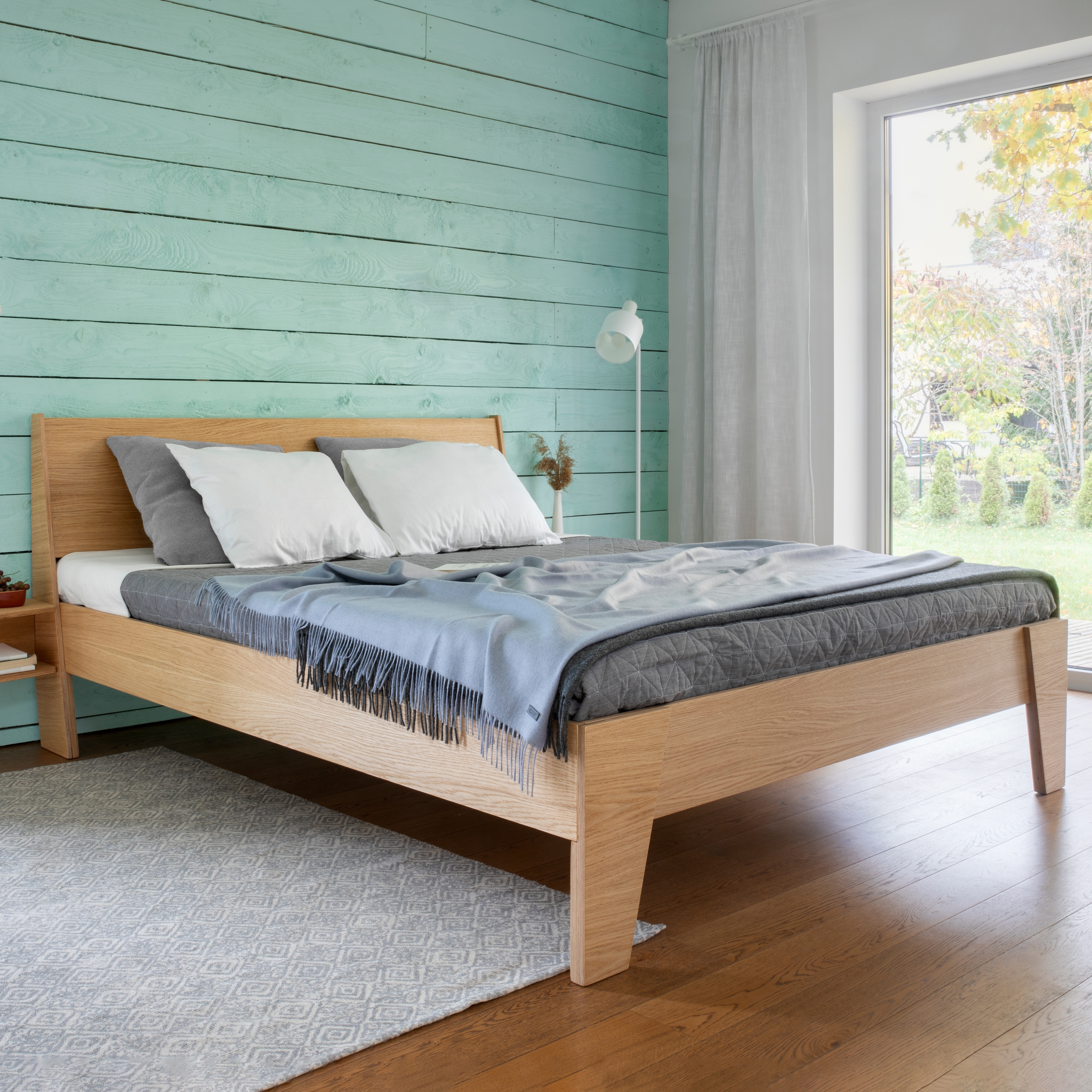 Produkt Bett HUH mit zwei Nachttisch-Regalen des Herstellers Radis Furniture anzeigen