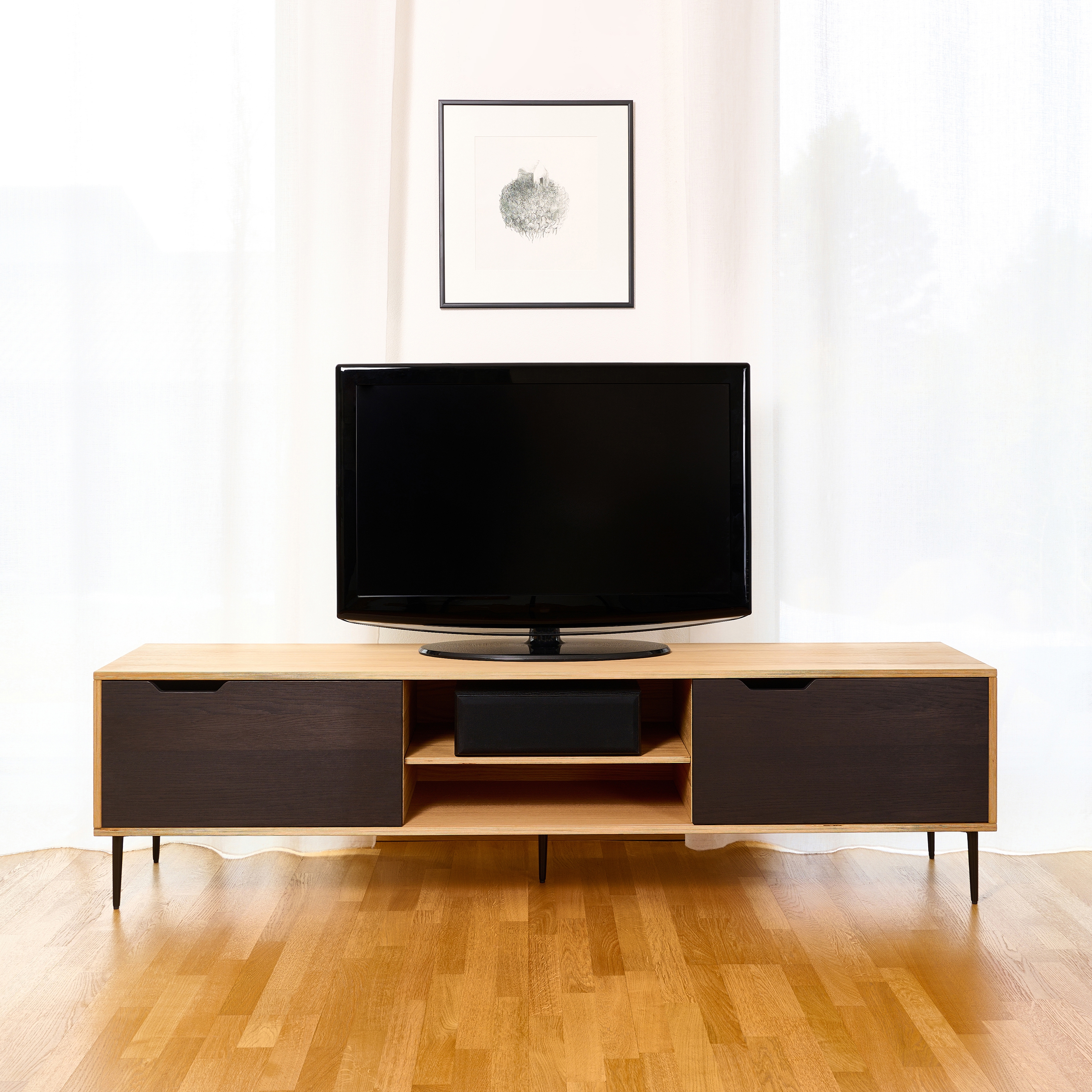Produkt TV-Schrank NOBLE mit Schiebetüren 200cm des Herstellers Radis Furniture anzeigen