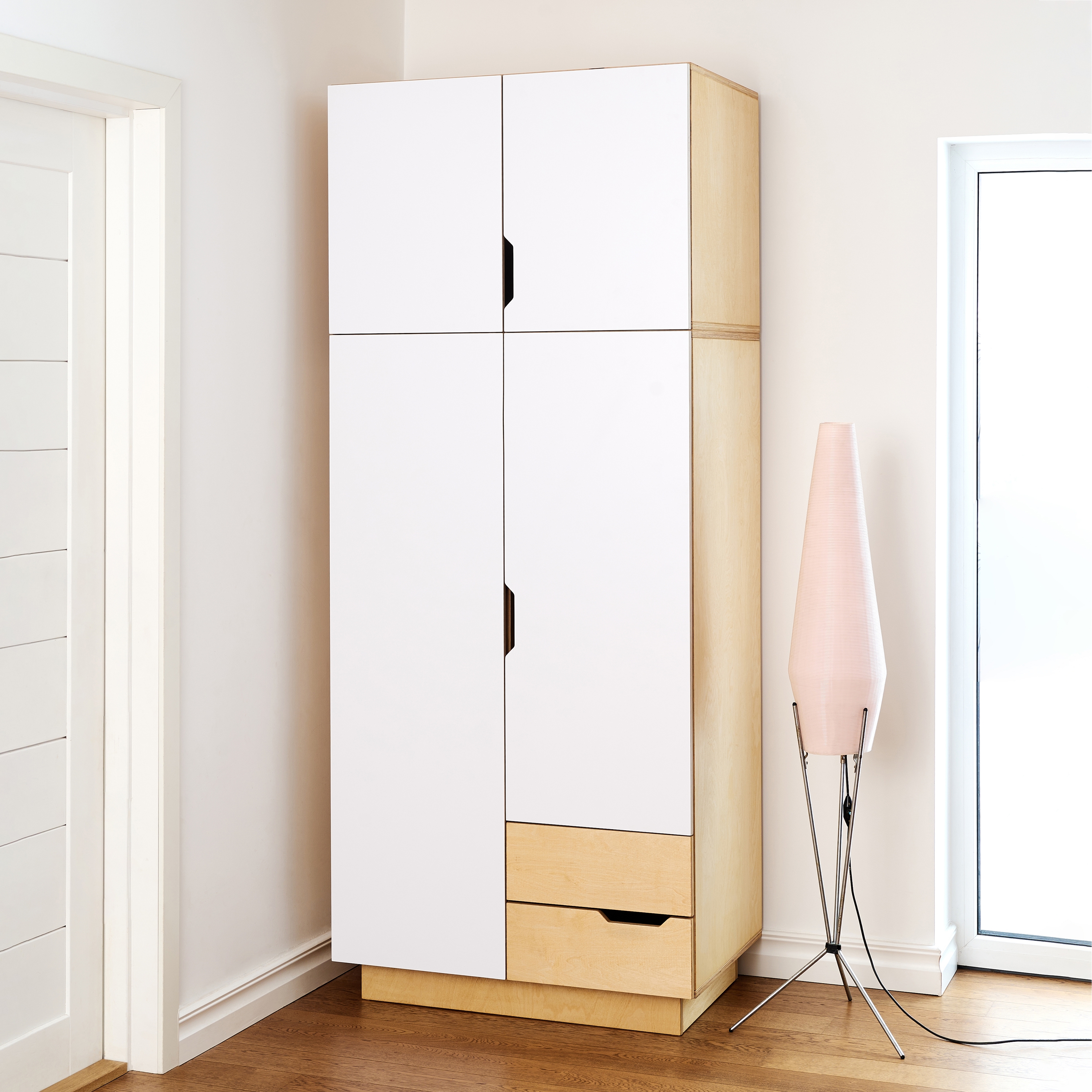 Produkt SCHRANK HUH mit 2 Türen und extra Ebene des Herstellers Radis Furniture anzeigen