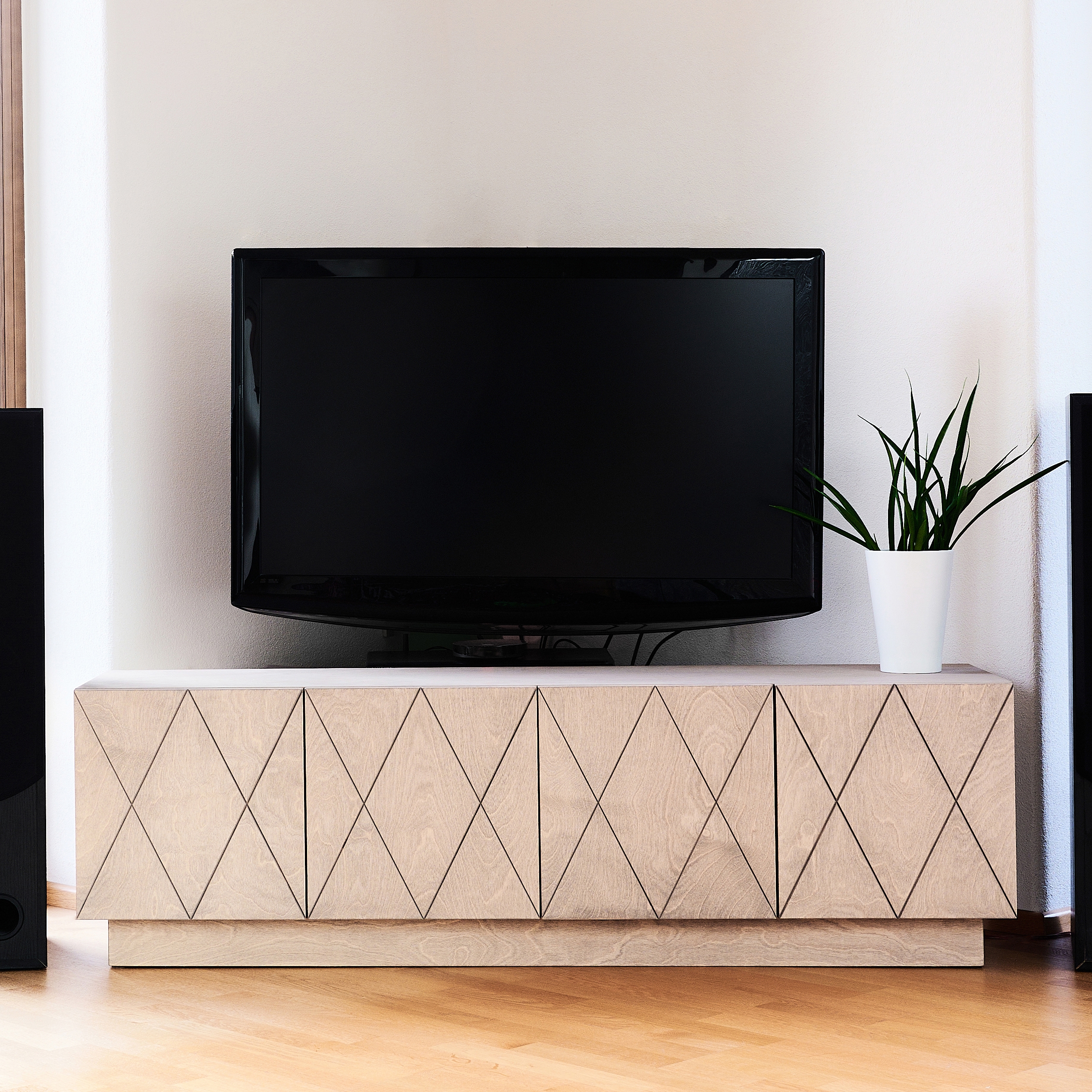Produkt TV-Schrank ROMB des Herstellers Radis Furniture anzeigen