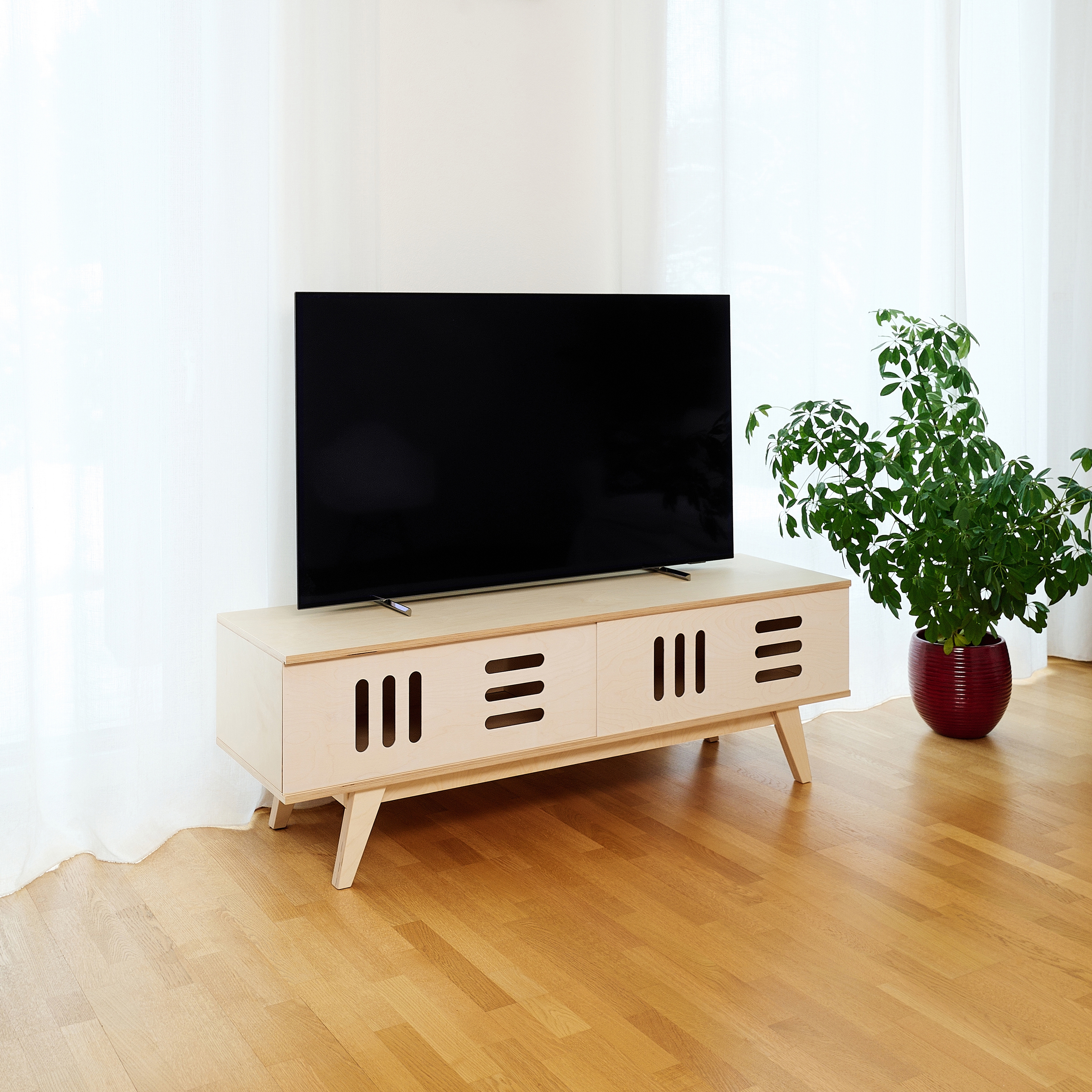 Produkt TV-Ständer HUH mit Schiebetüren des Herstellers Radis Furniture anzeigen