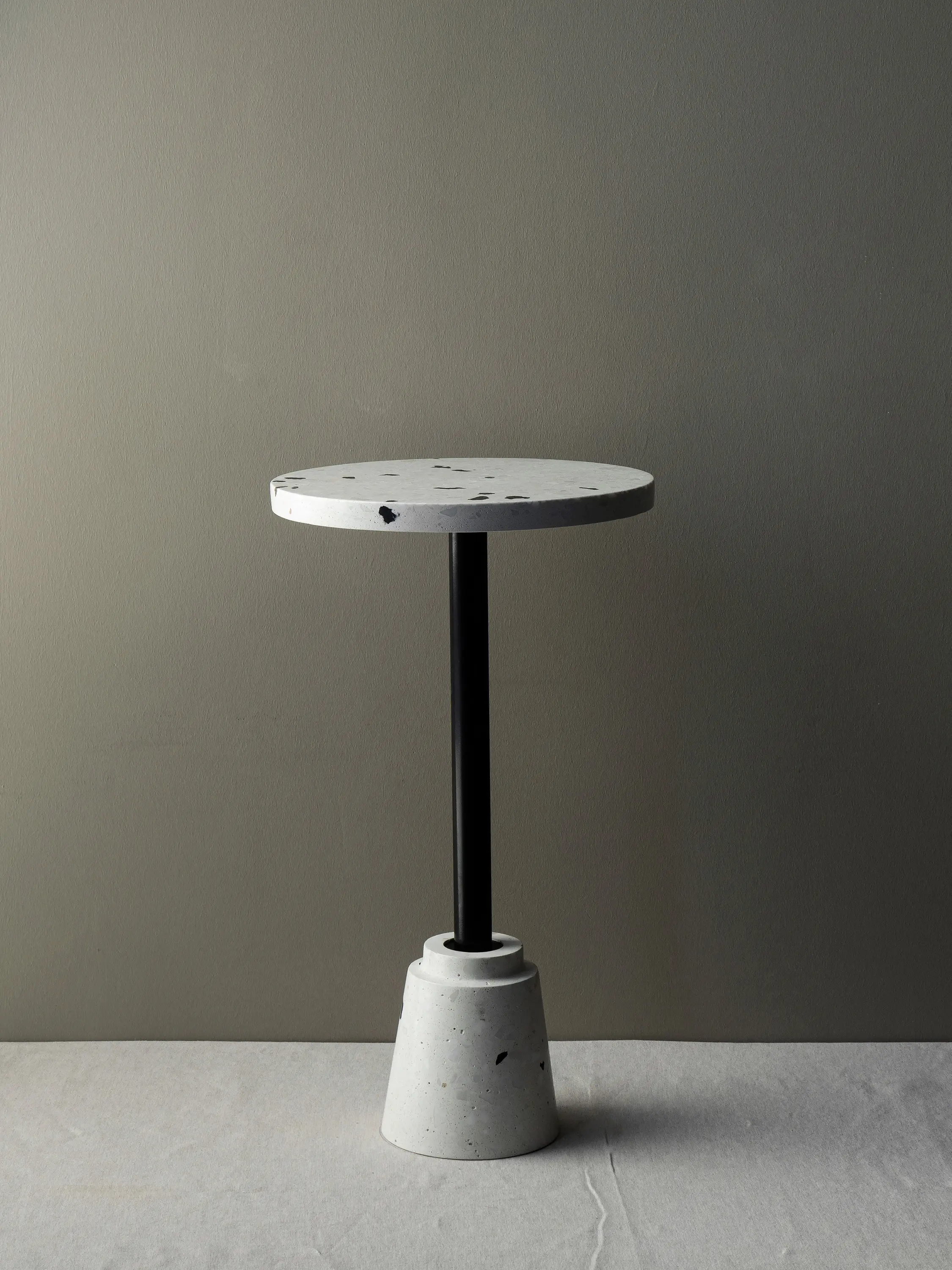Karoistanbul - Conic White & Black Coffee Table