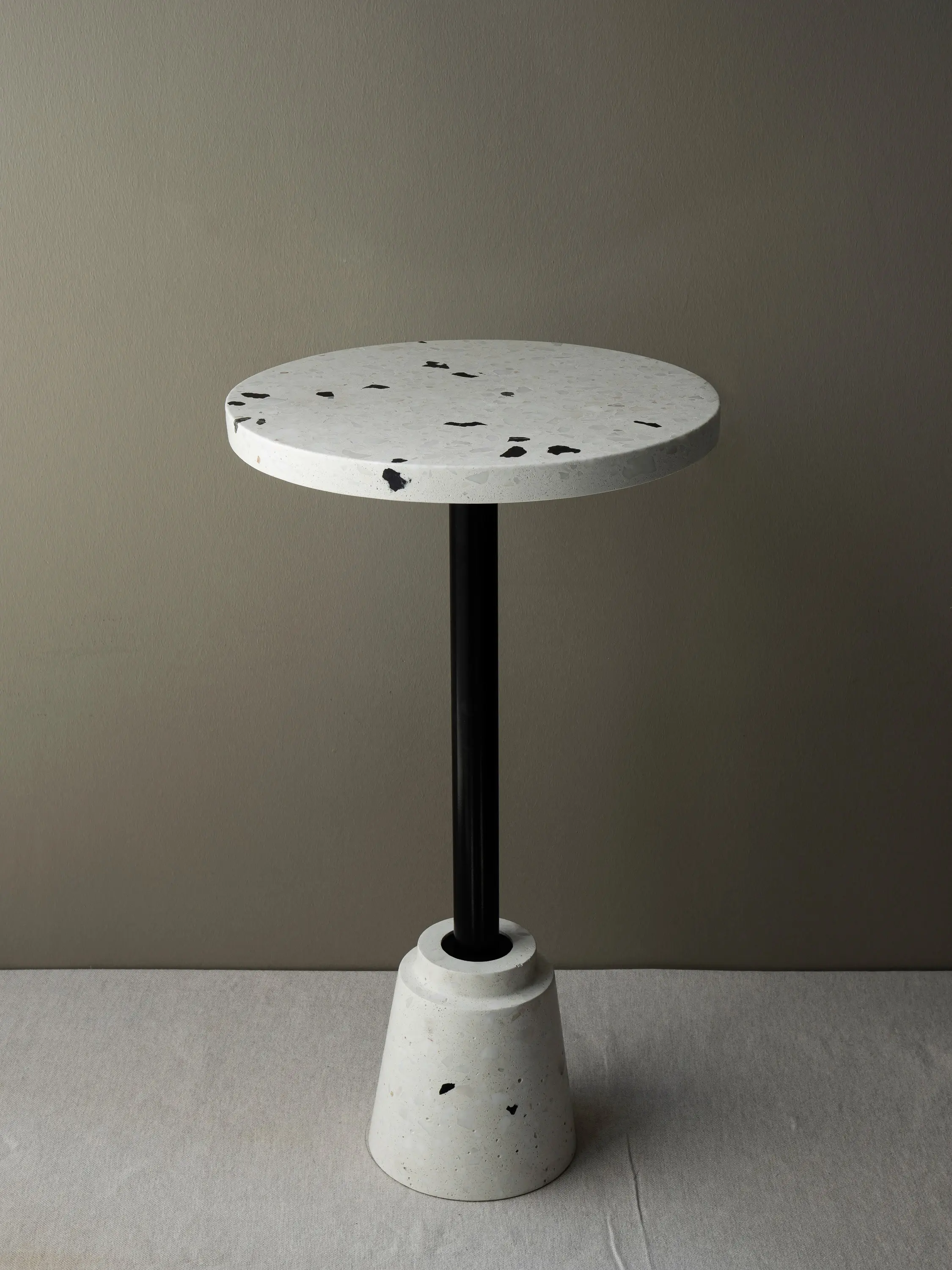 Karoistanbul - Conic White & Black Coffee Table
