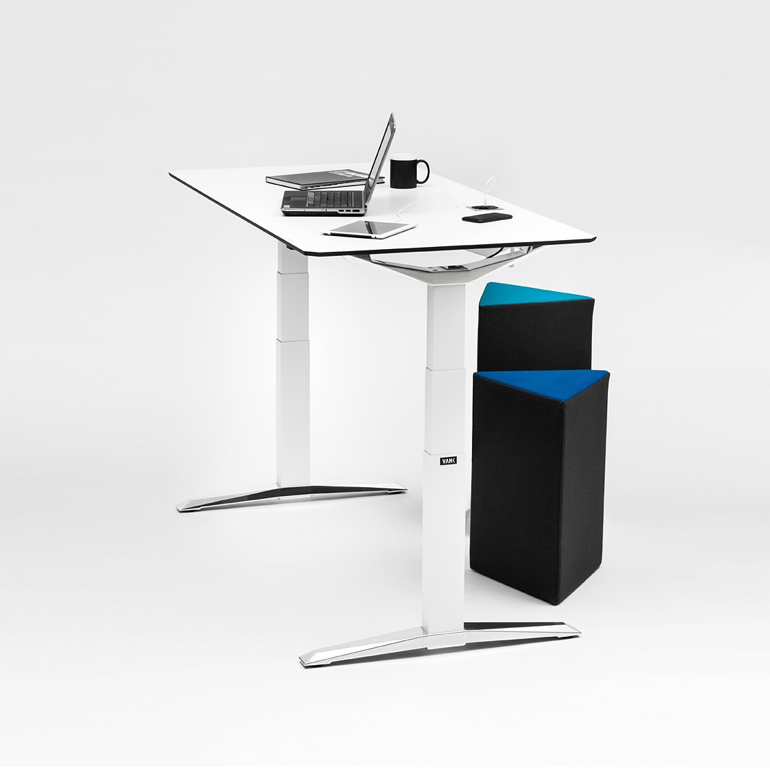 Display product MOVE desk from manufacturer VANK