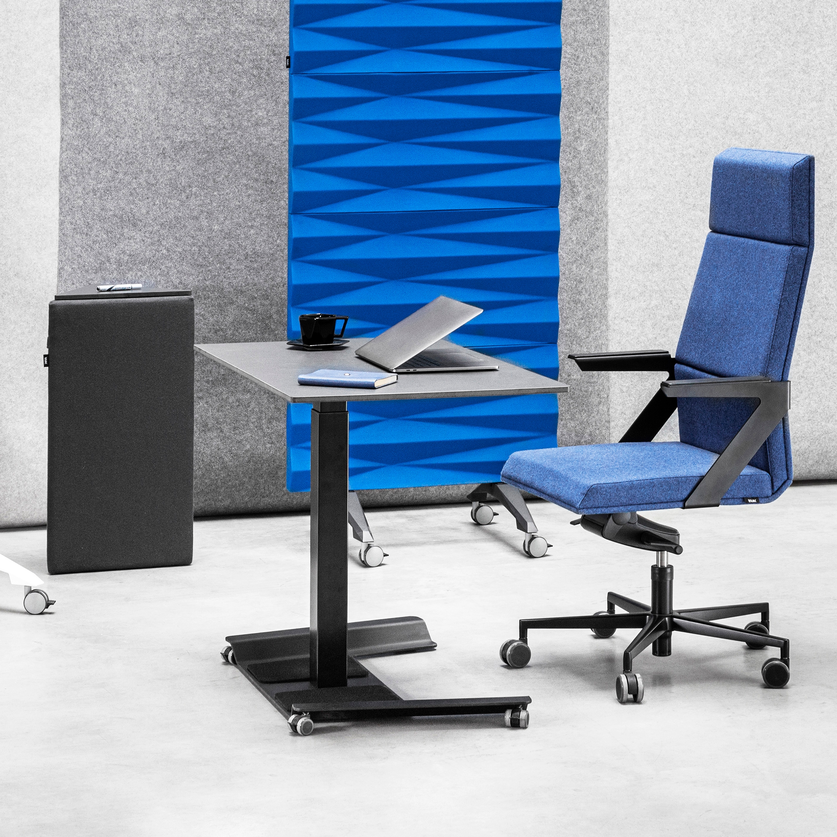 Display product CO mobile hot desk from manufacturer VANK