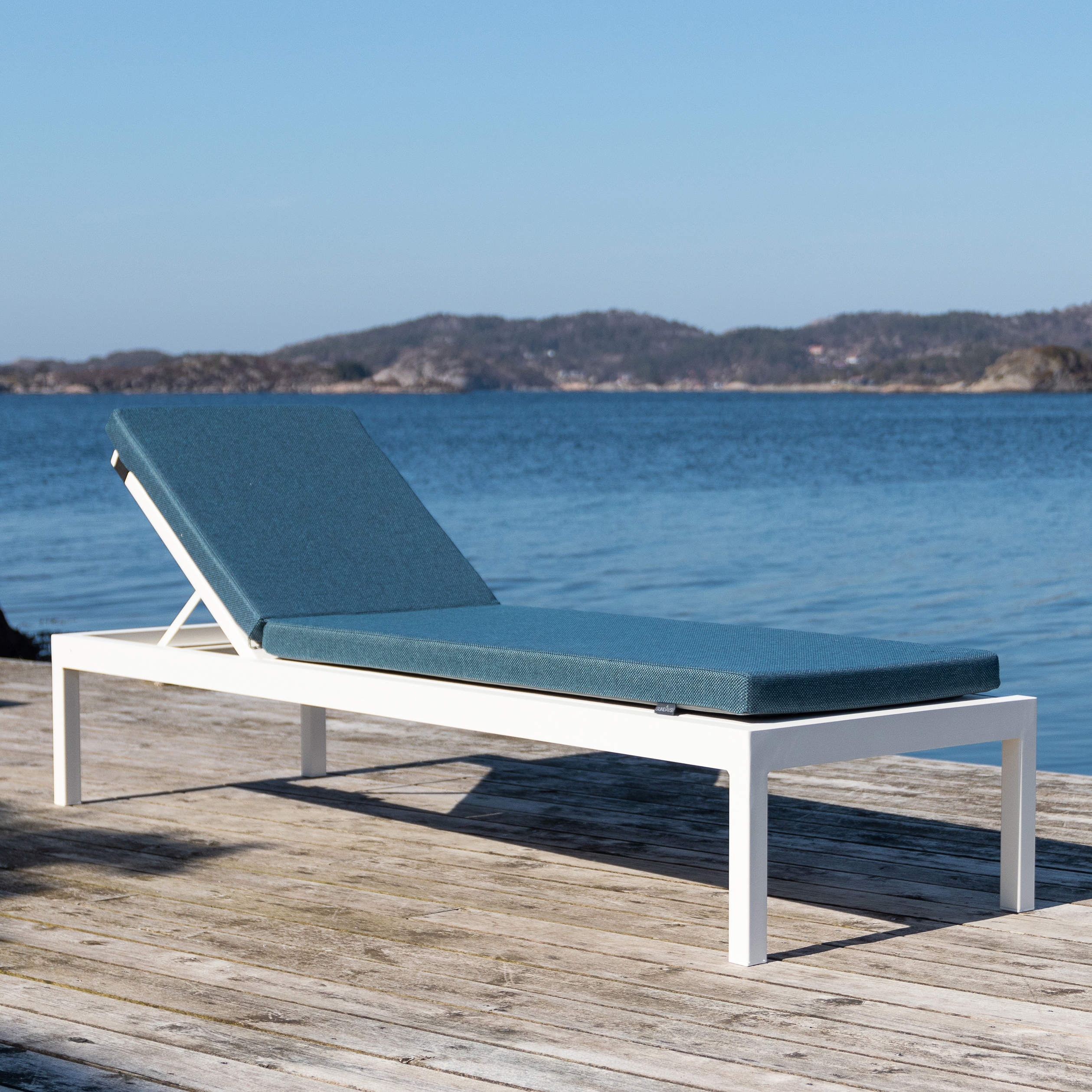 SUN LOUNGER