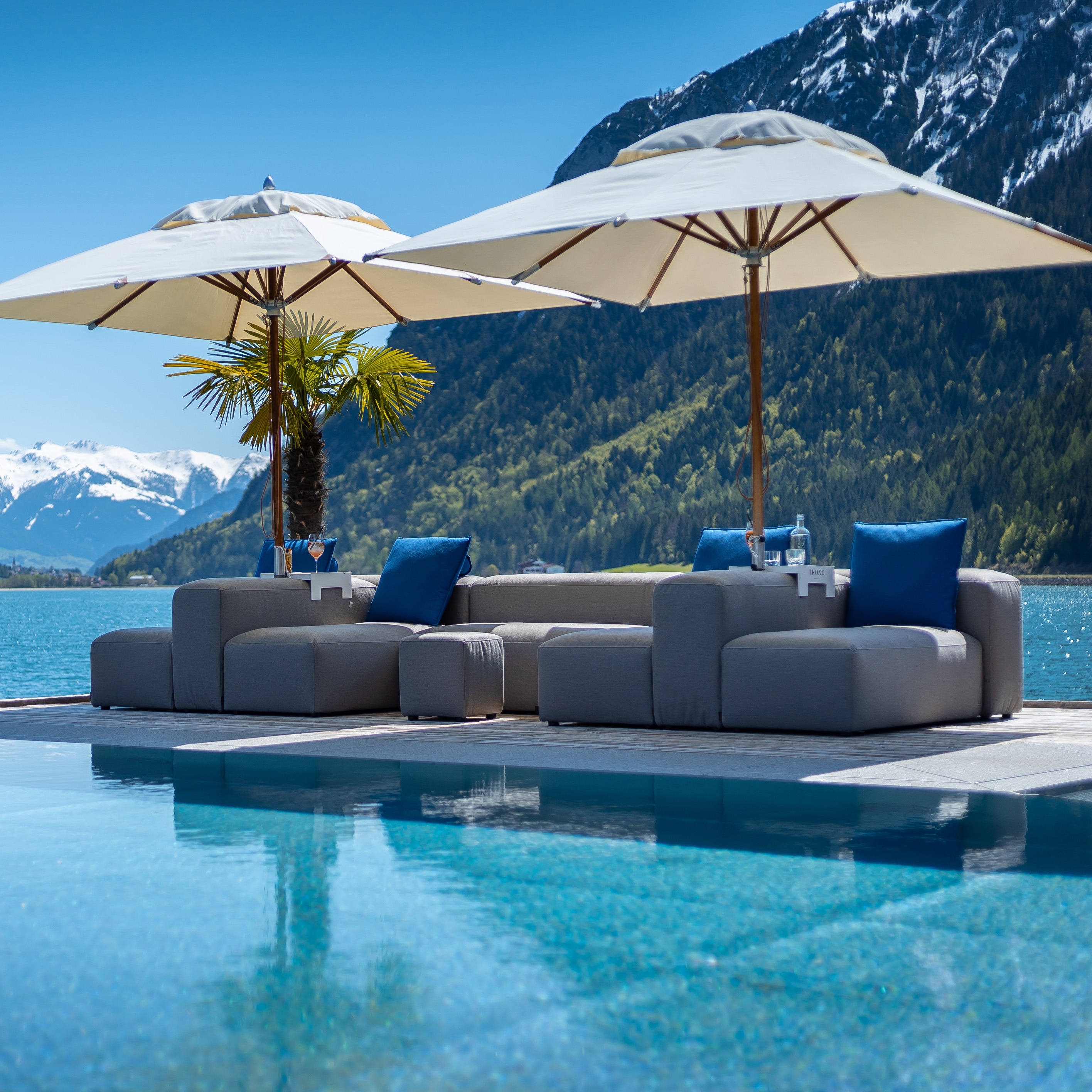 LOUNGE OUTDOOR