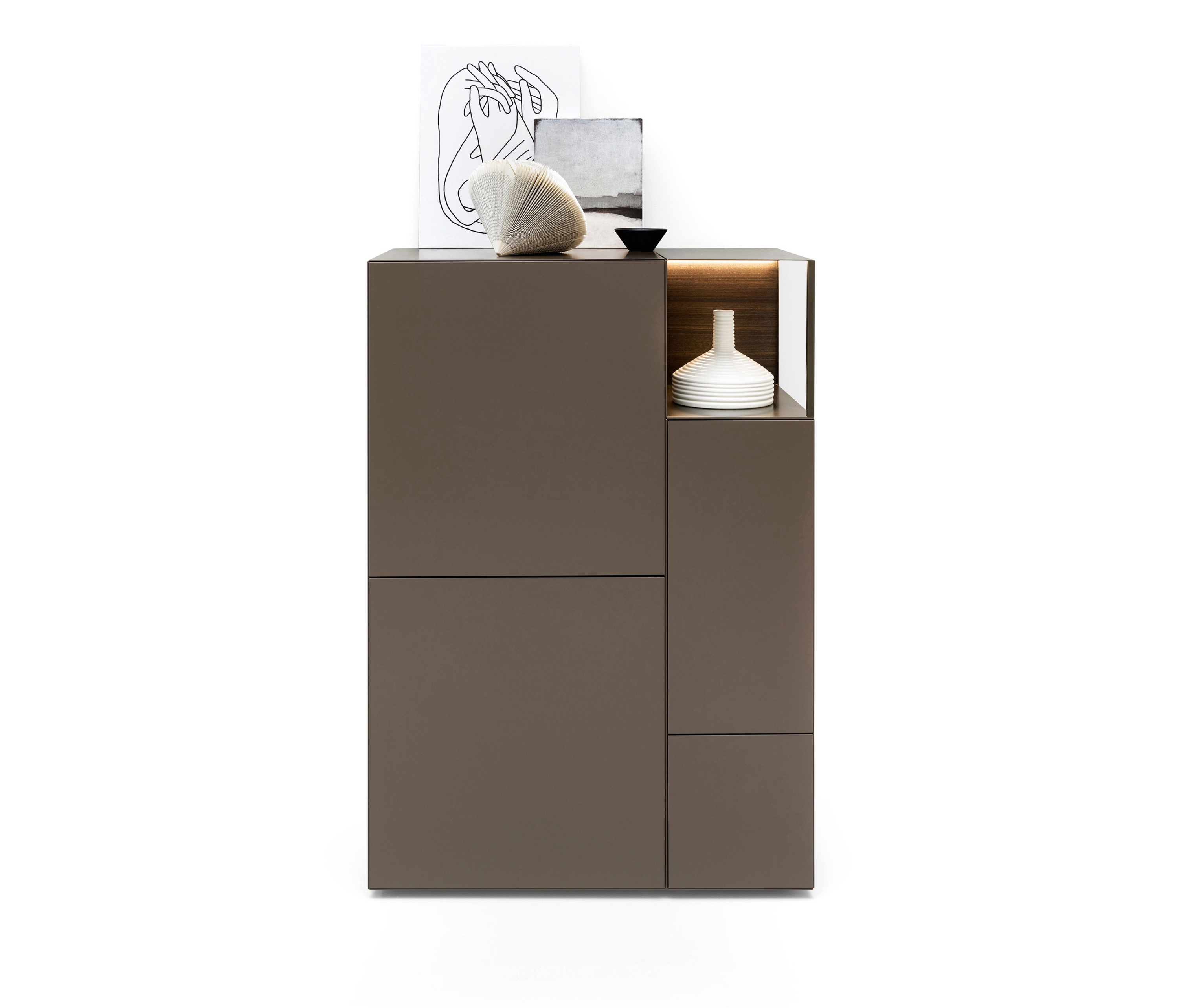 Mostra il prodotto Avenue Cabinets del produttore MD House