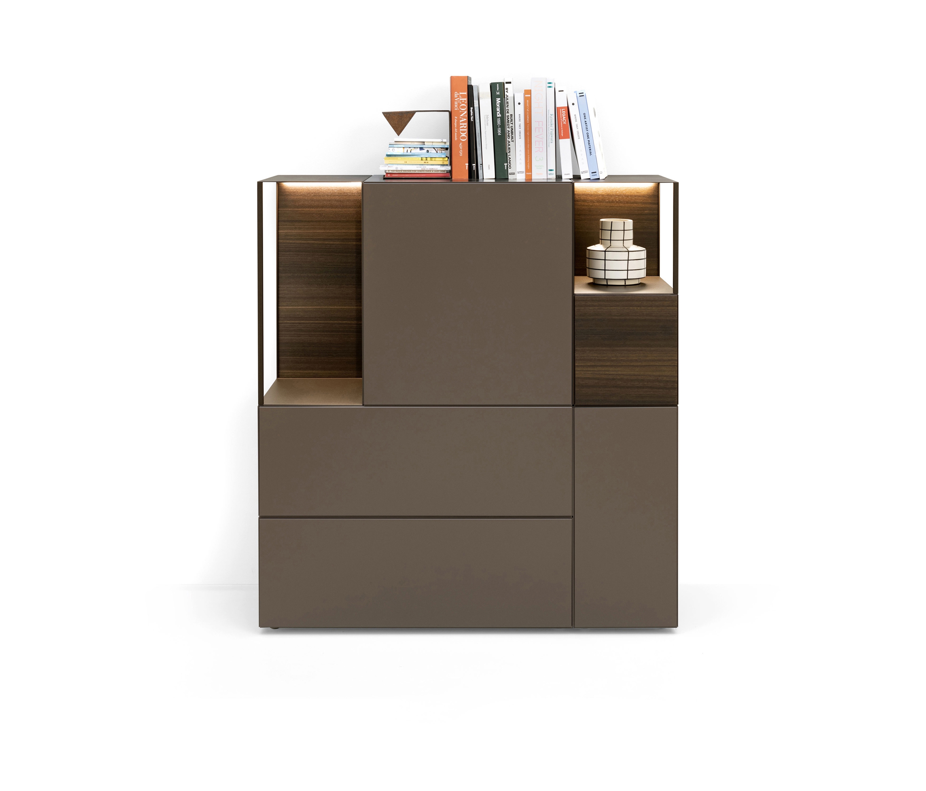 Mostra il prodotto Avenue Cabinets del produttore MD House