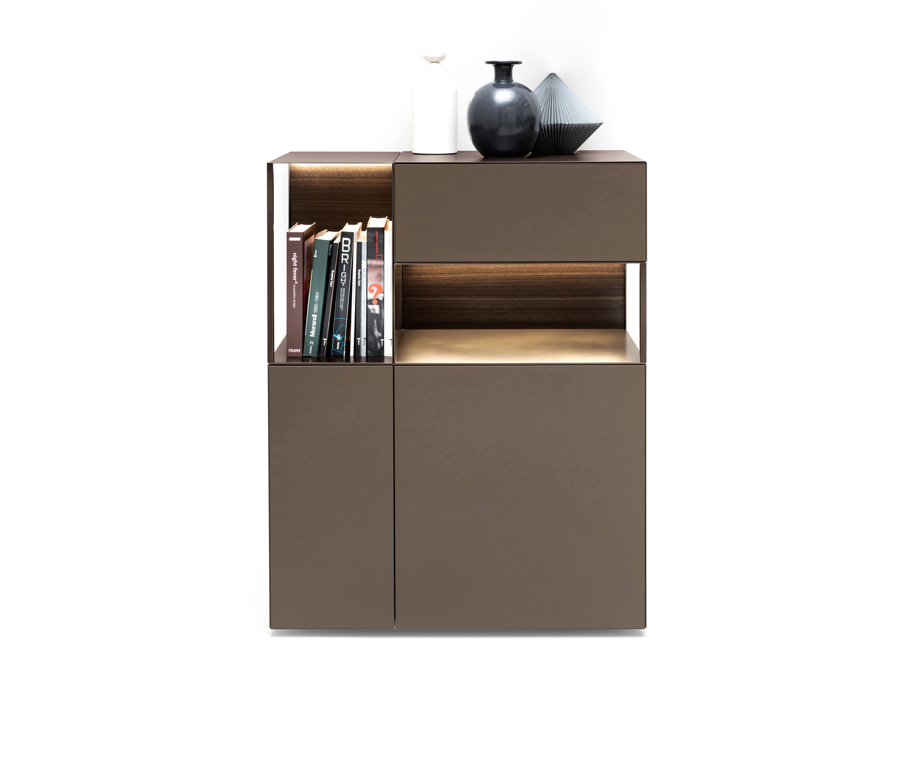 Mostra il prodotto Avenue Cabinets del produttore MD House