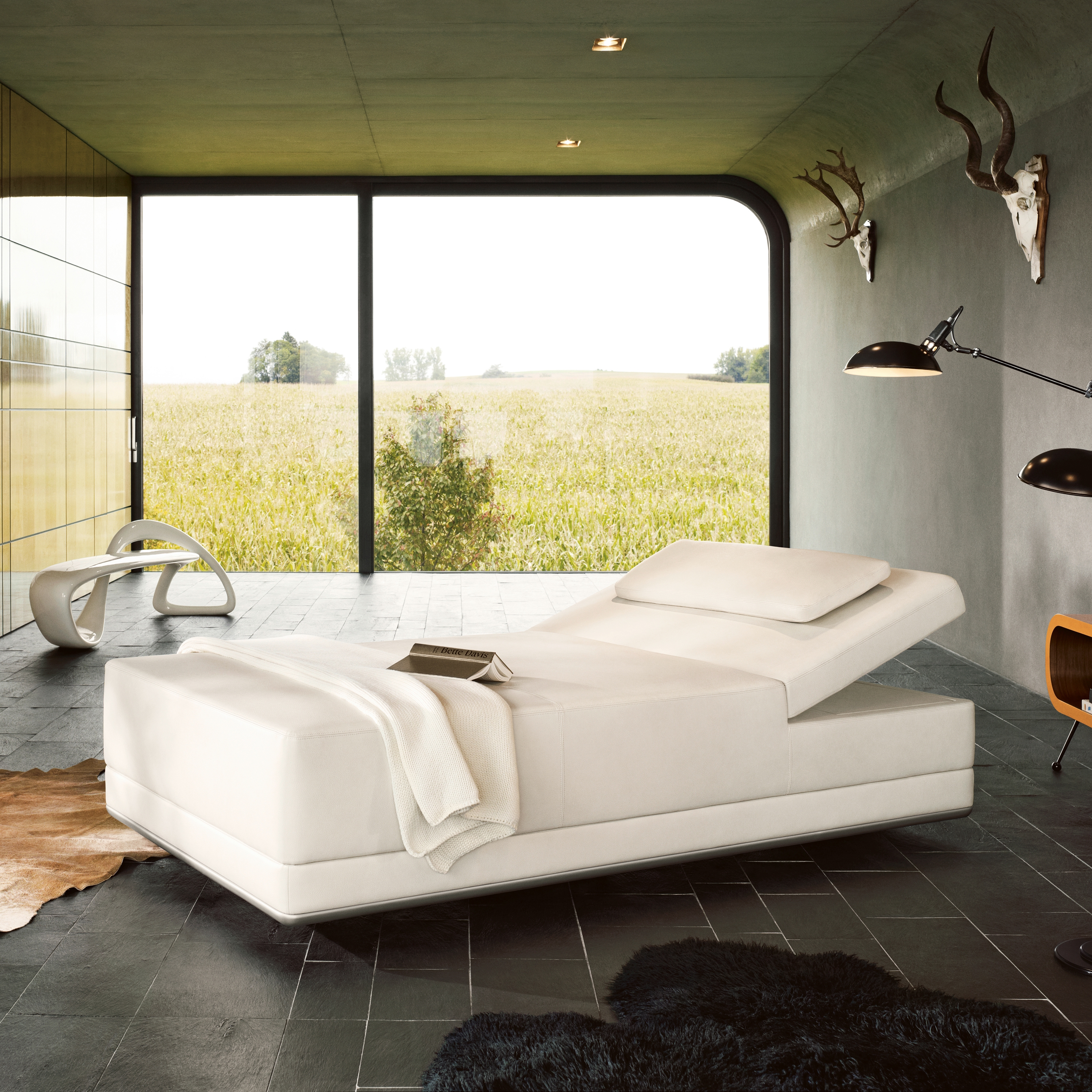 Mostrar el producto SWAY pendulum lounger del fabricante Klafs my Sauna and Spa