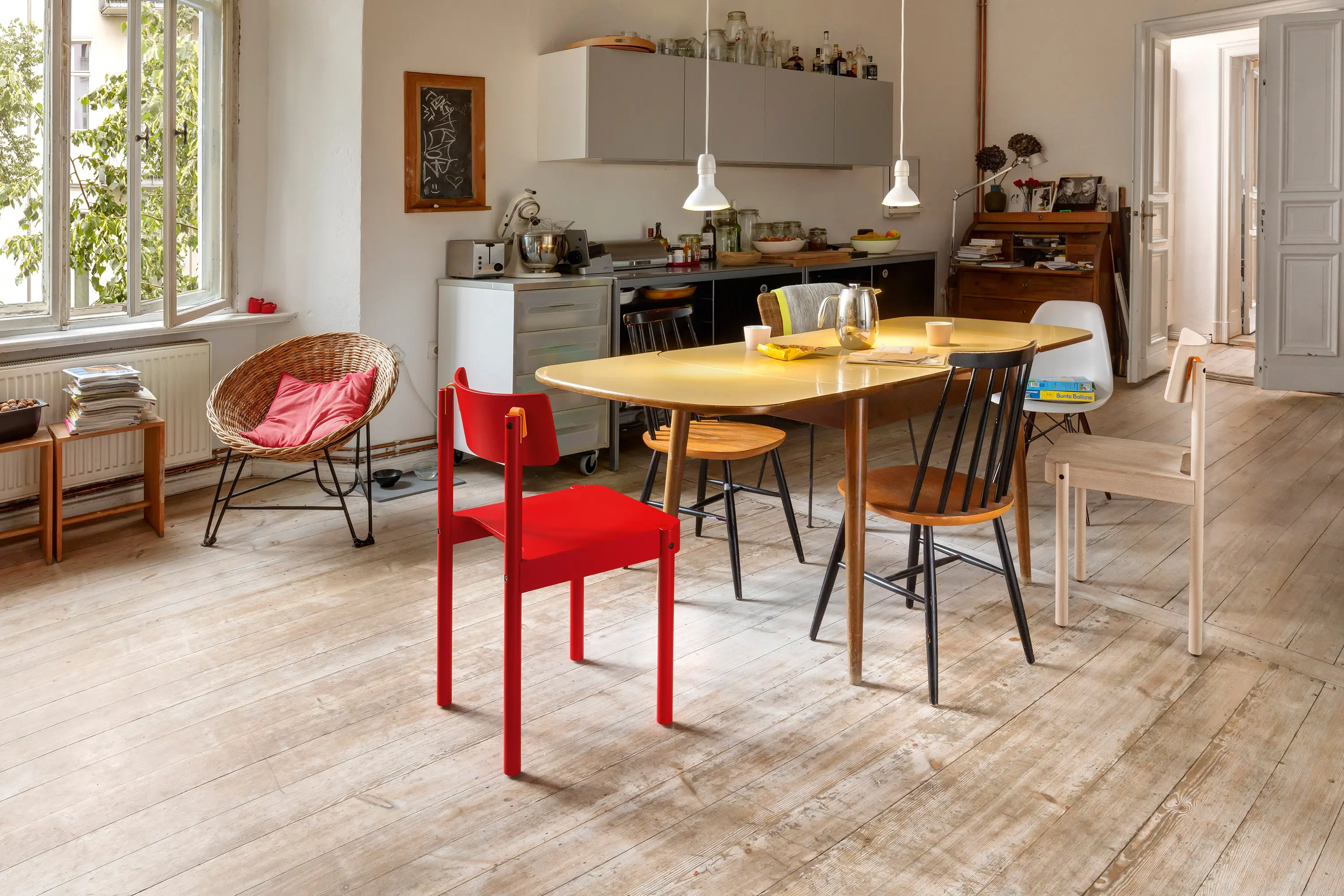 Magazin® - Einser | Stuhl, RAL 3020 traffic red / RAL 2001 red orange