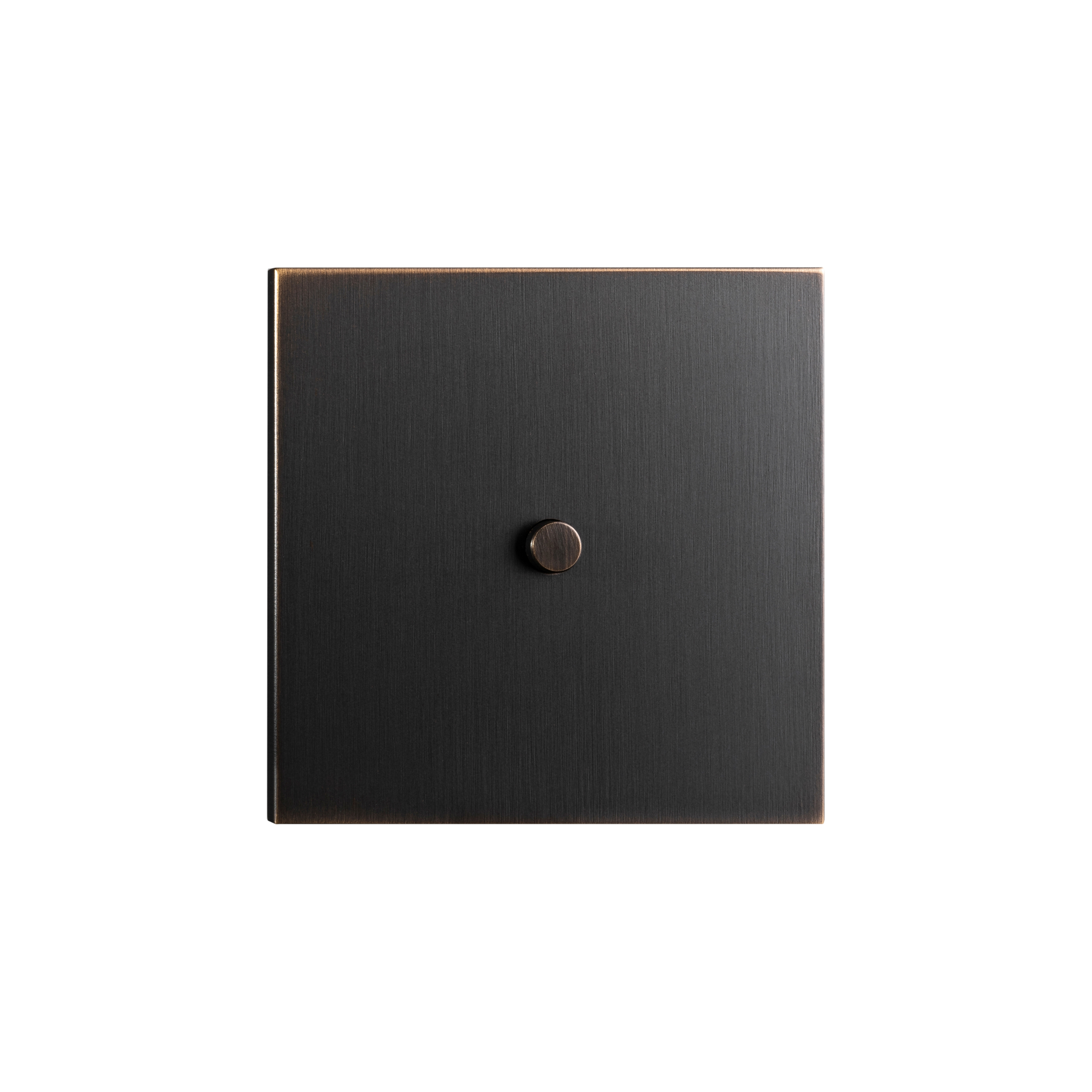 Mostra il prodotto Facet - Medium bronze - Round push button del produttore Atelier Luxus
