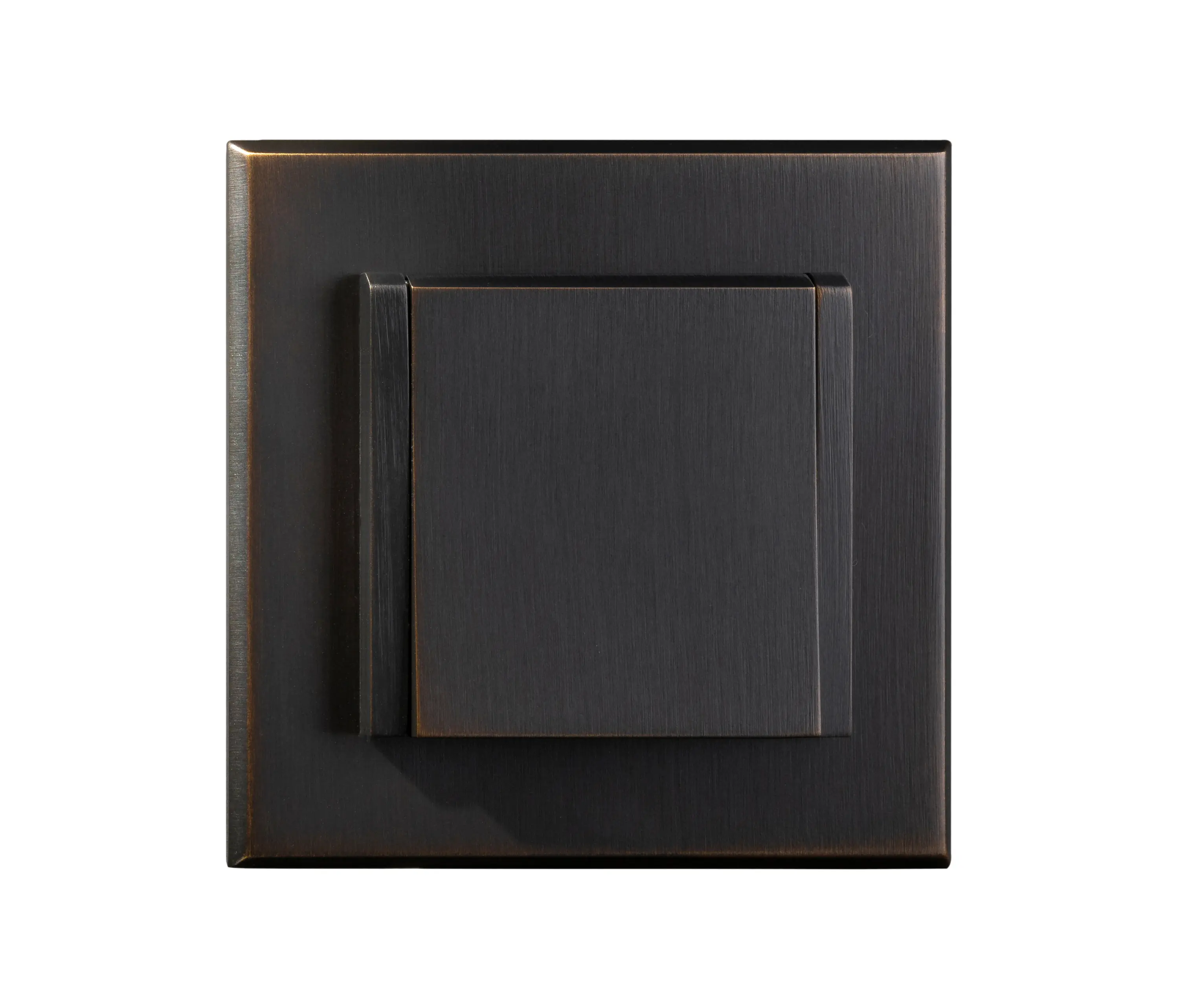 Atelier Luxus - Regent - Medium bronze - Multi-standard socket with lid