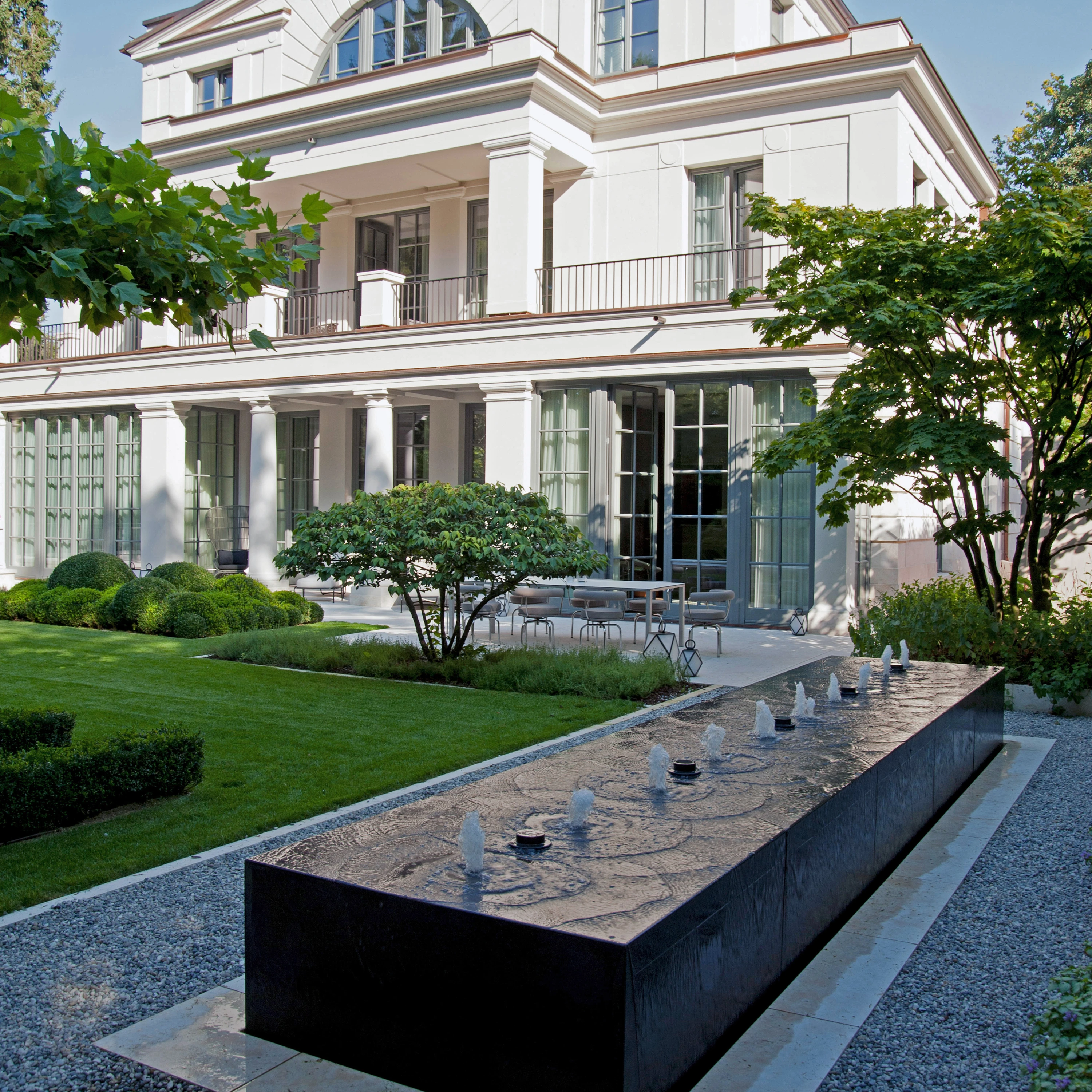 HOUSE & GARDEN