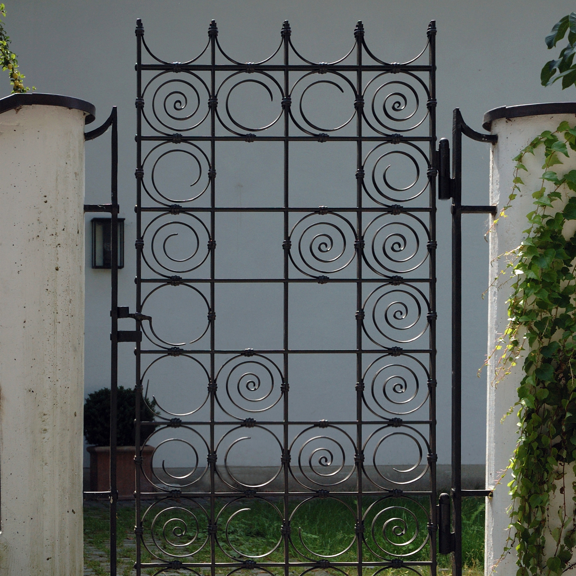 Display product Garden Gate | Lara from manufacturer Bergmeister Kunstschmiede