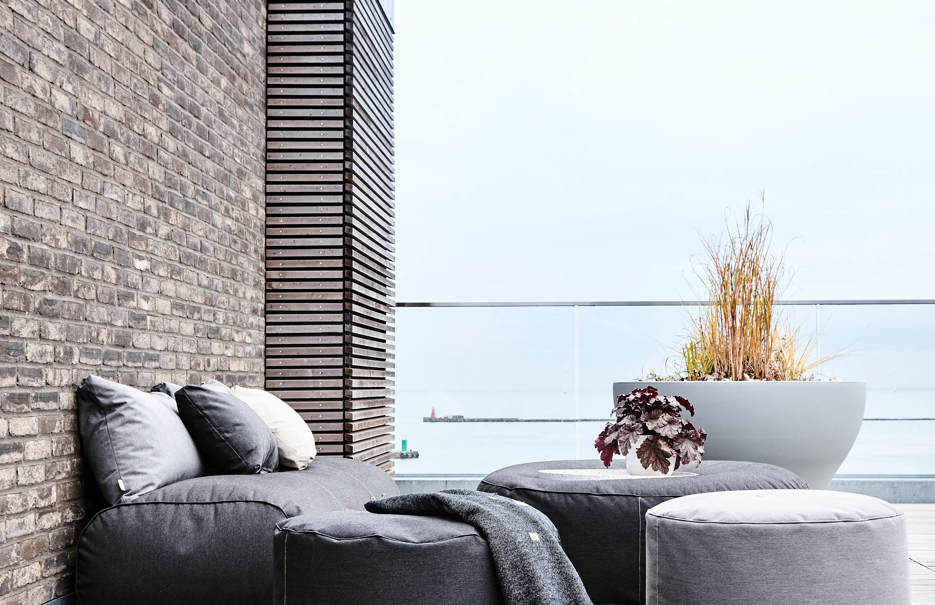 Trimm Copenhagen - Cushion Small Graphite Stripe