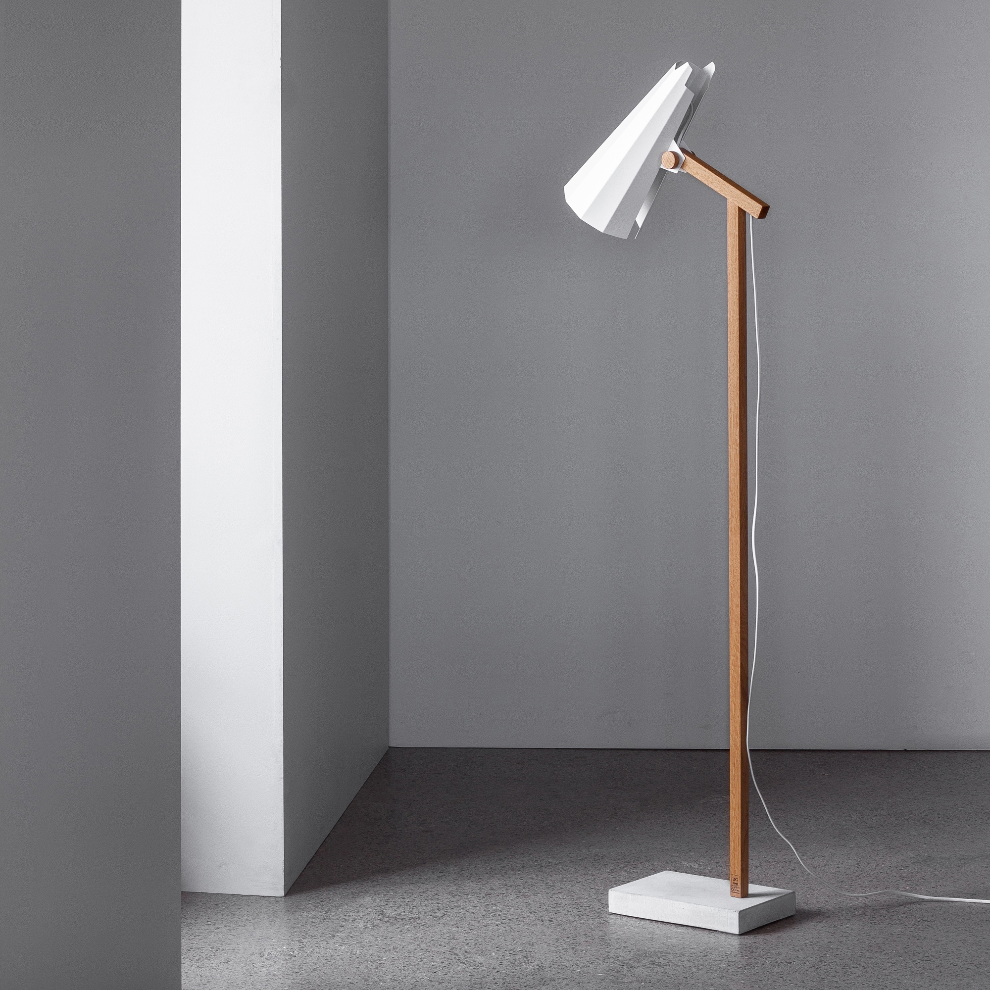 FREE STANDING LIGHTS