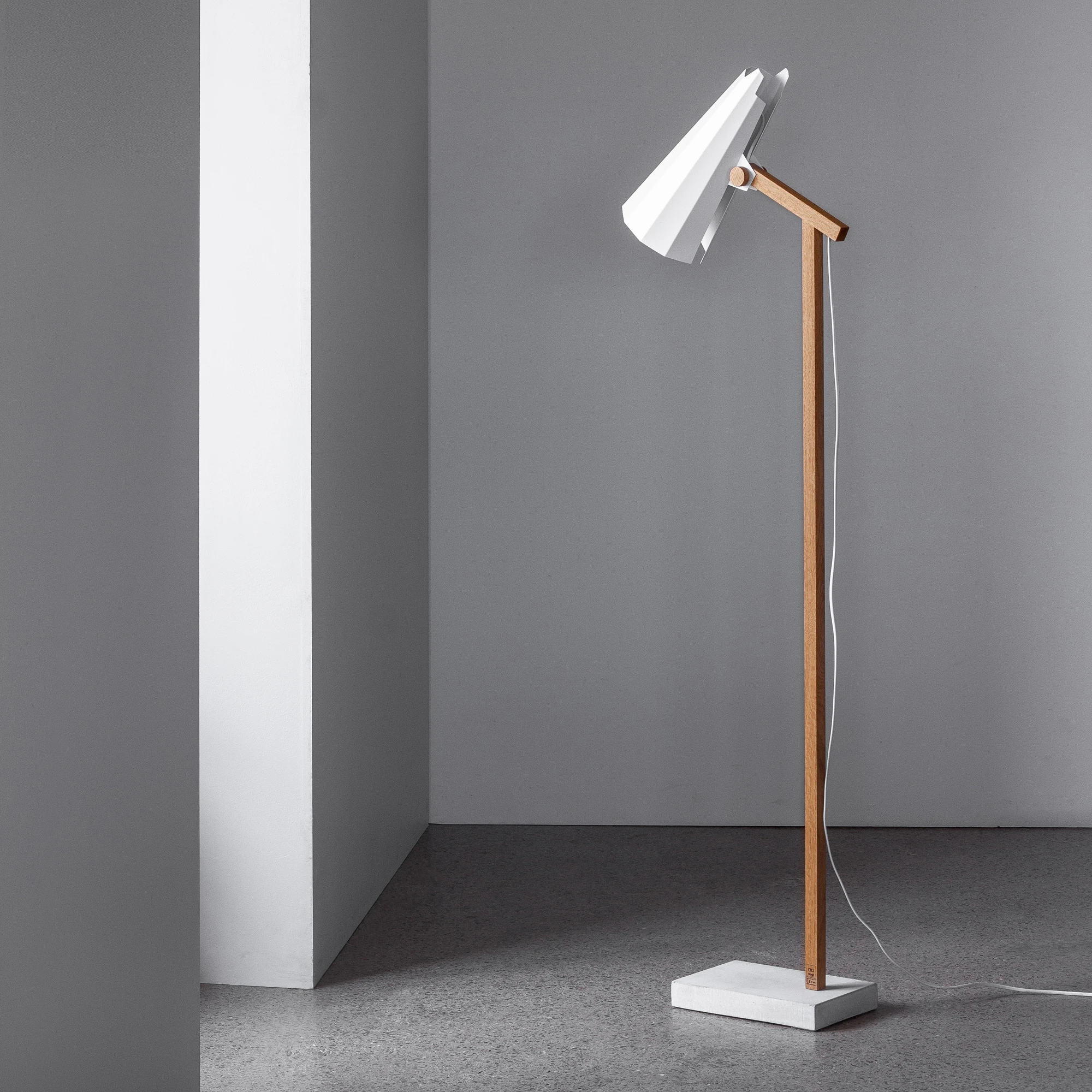 FREE STANDING LIGHTS