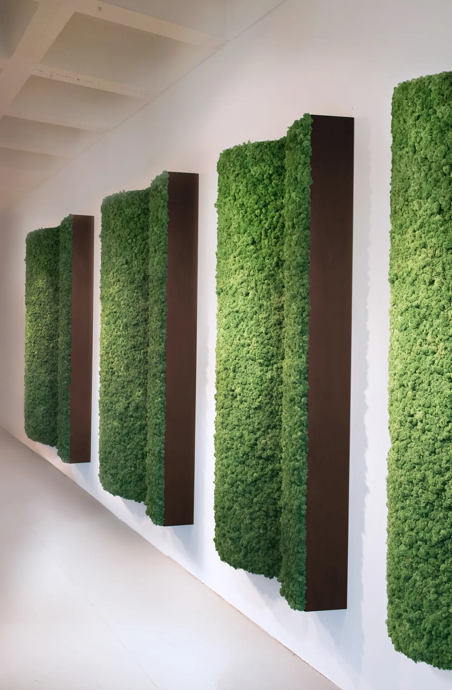 Greenmood - Angled Pillars