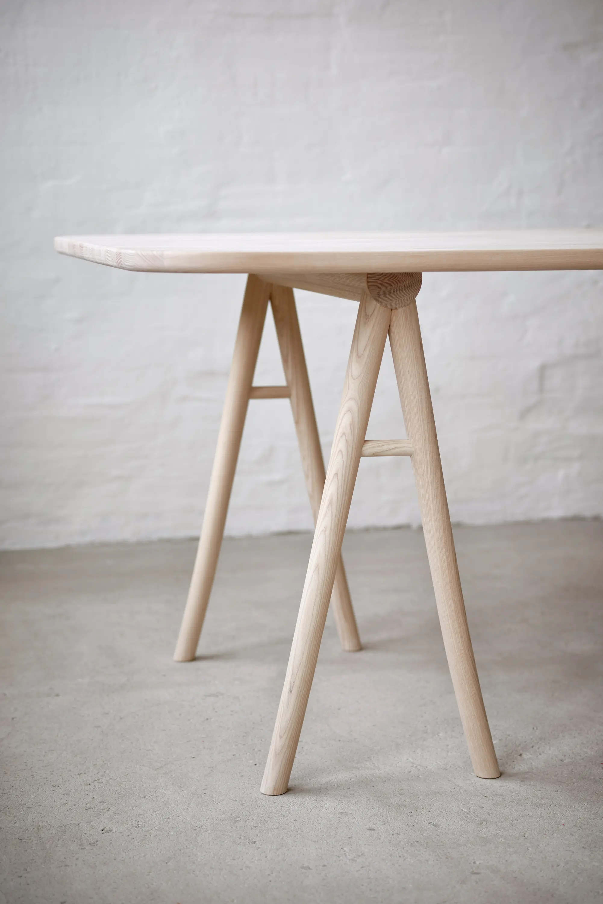 Gemla - COLLAGE Table