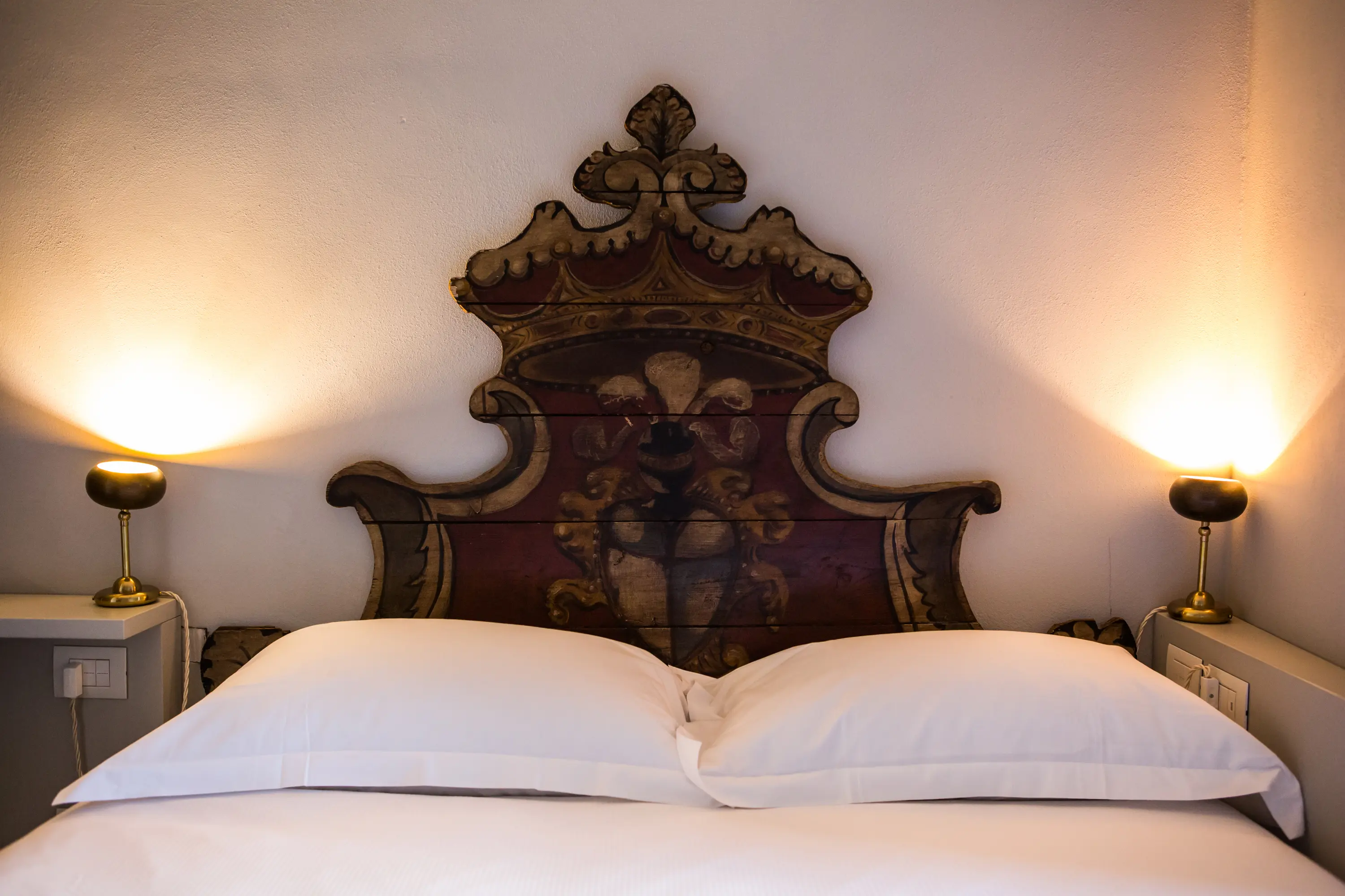 Bronzetto - Gea | Table lamp characterized by soft lines