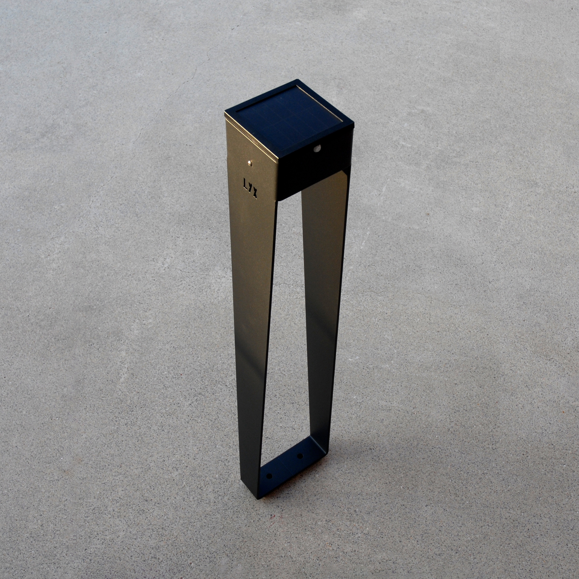 Display product SOLAR pathway light | BTS 900 from manufacturer LYX Luminaires