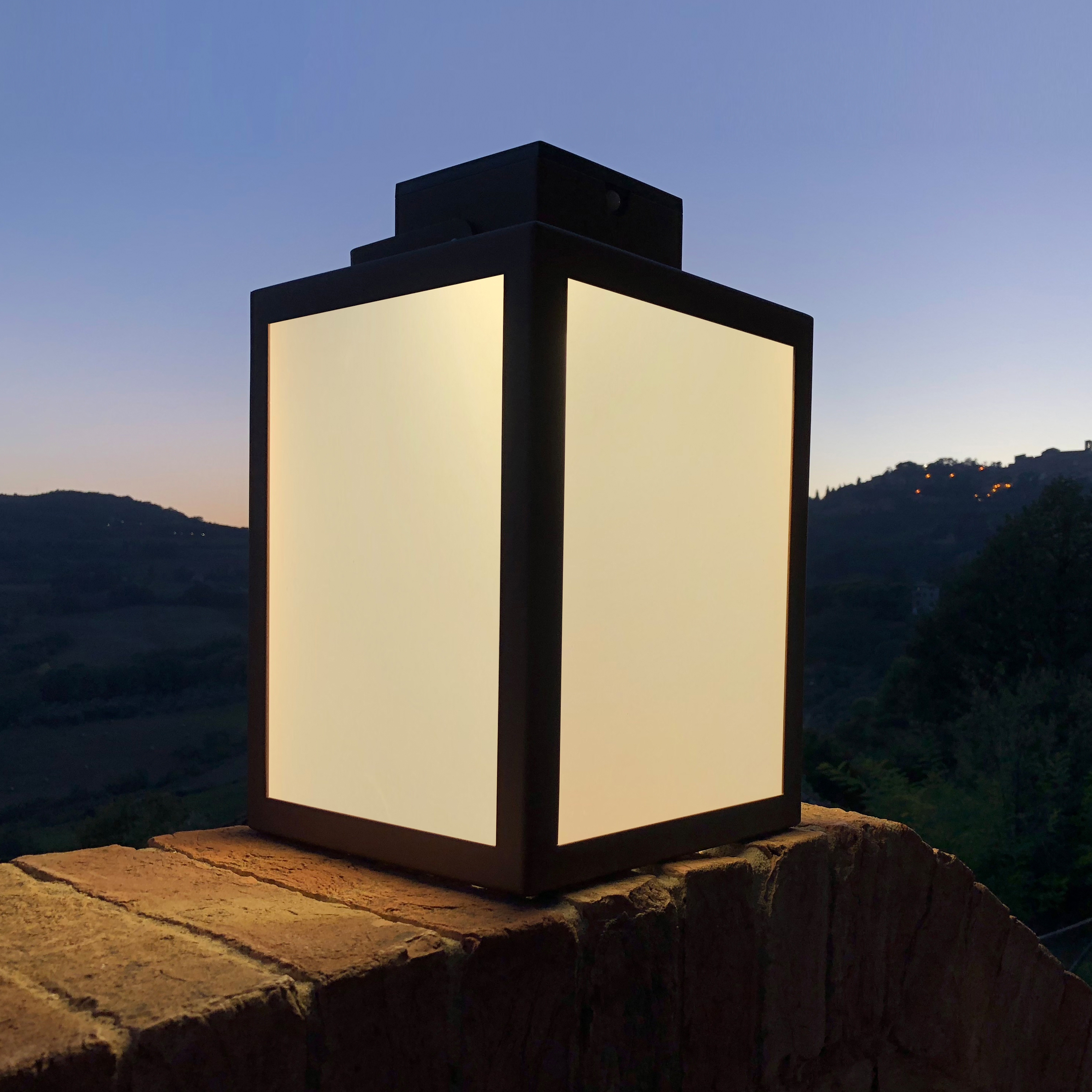 Display product SOLAR lantern | LAS 400 from manufacturer LYX Luminaires