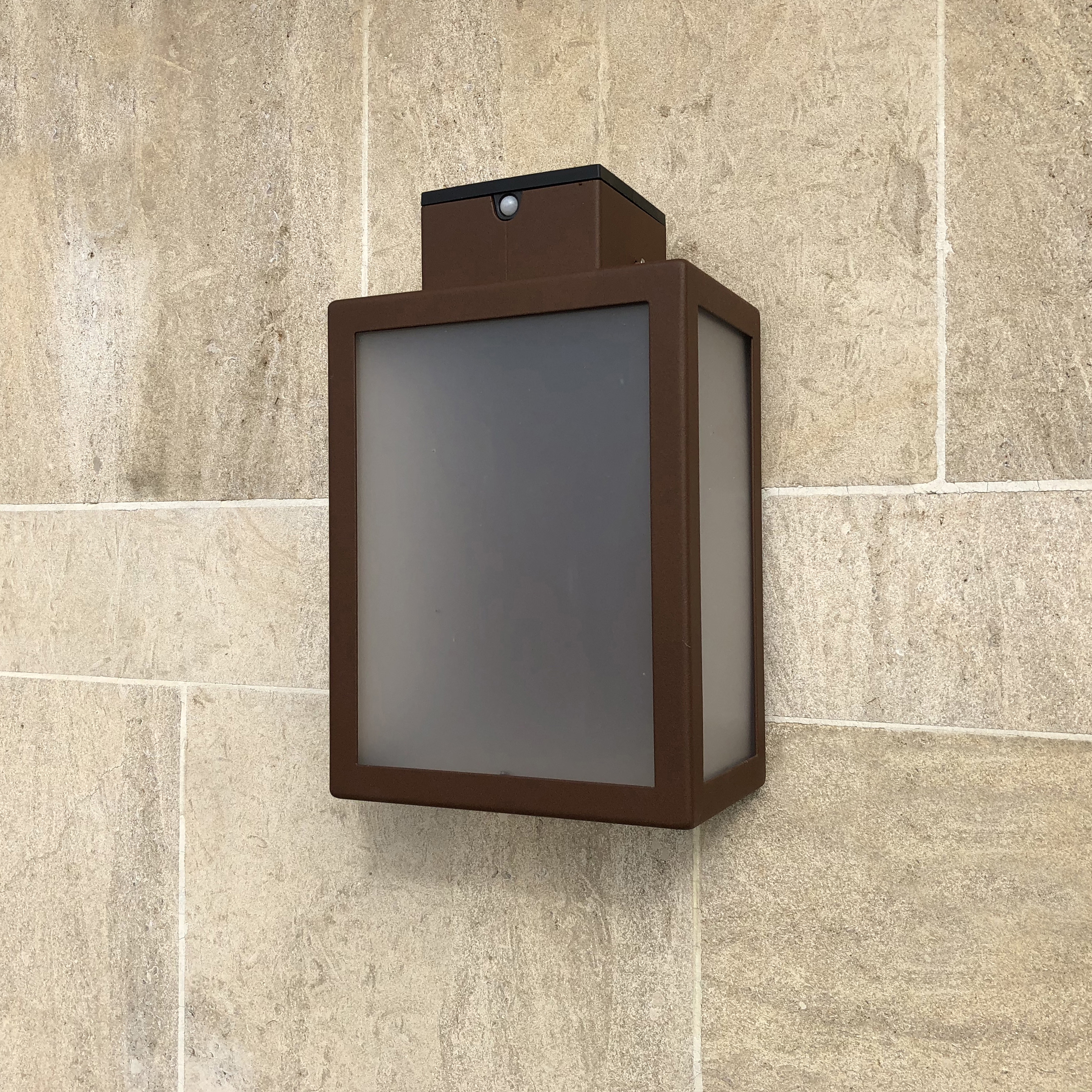 Mostrar el producto Aplique de pared SOLAR | APS 030 del fabricante LYX Luminaires