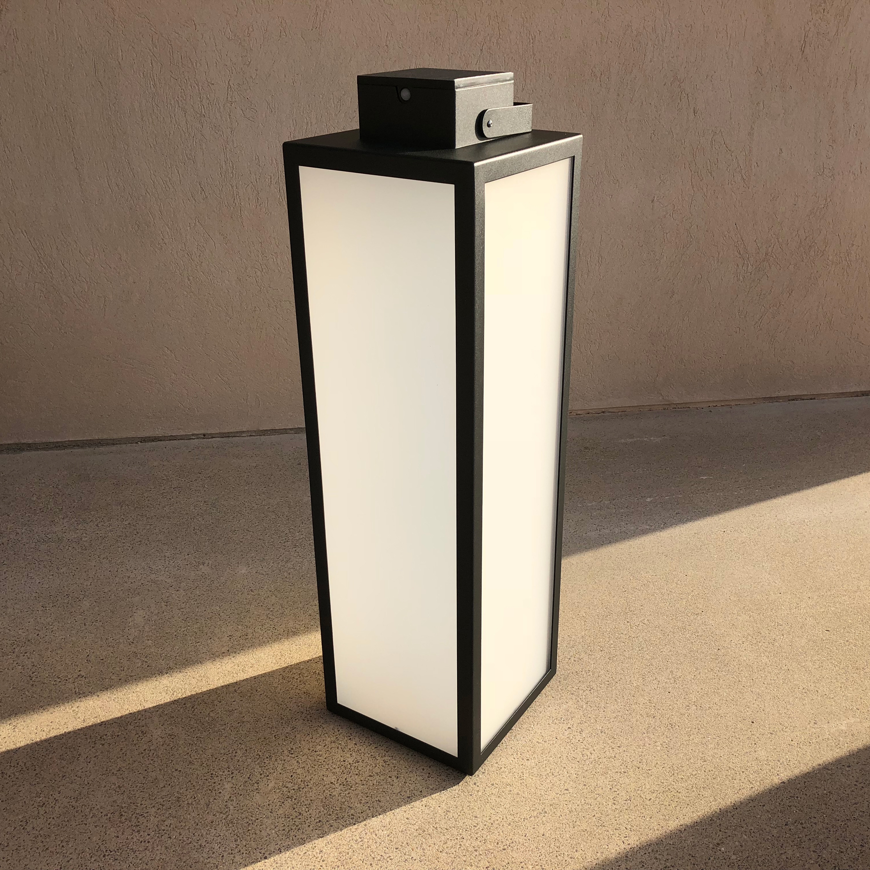 Display product SOLAR lantern | LAS 900 from manufacturer LYX Luminaires
