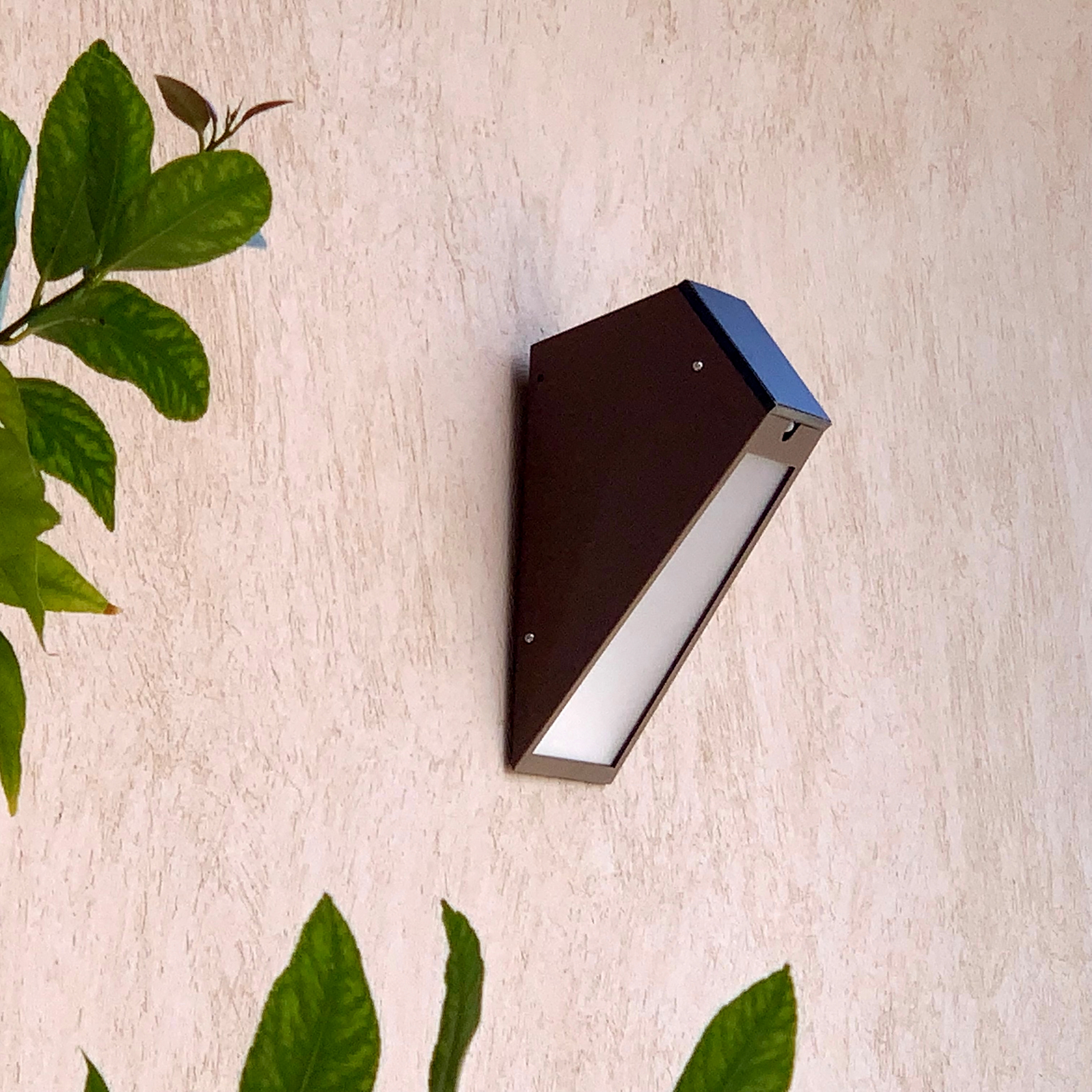 Display product SOLAR wall lamp | APS 025 from manufacturer LYX Luminaires