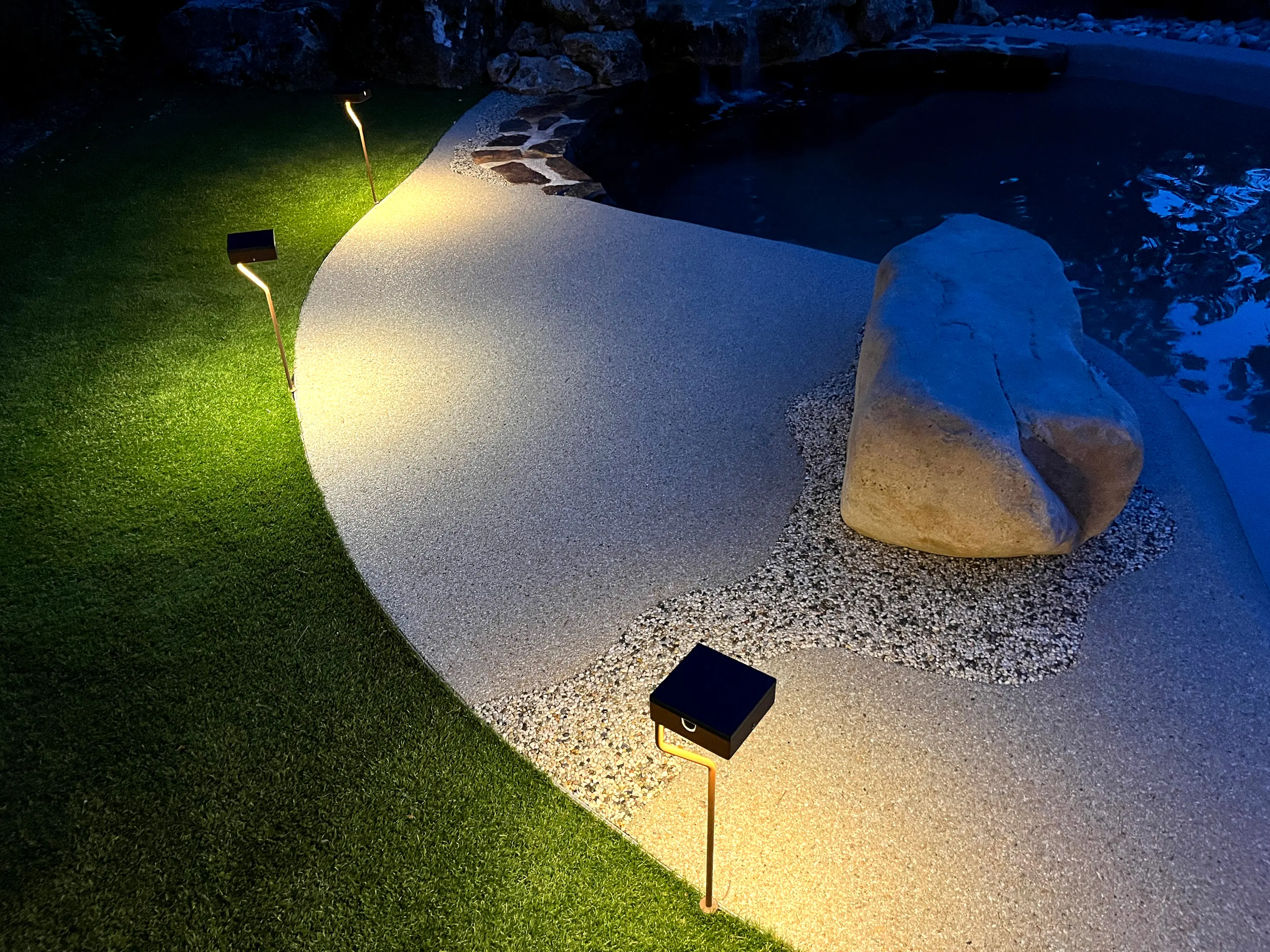 LYX Luminaires - Baliza SOLAR | TEE chandelier