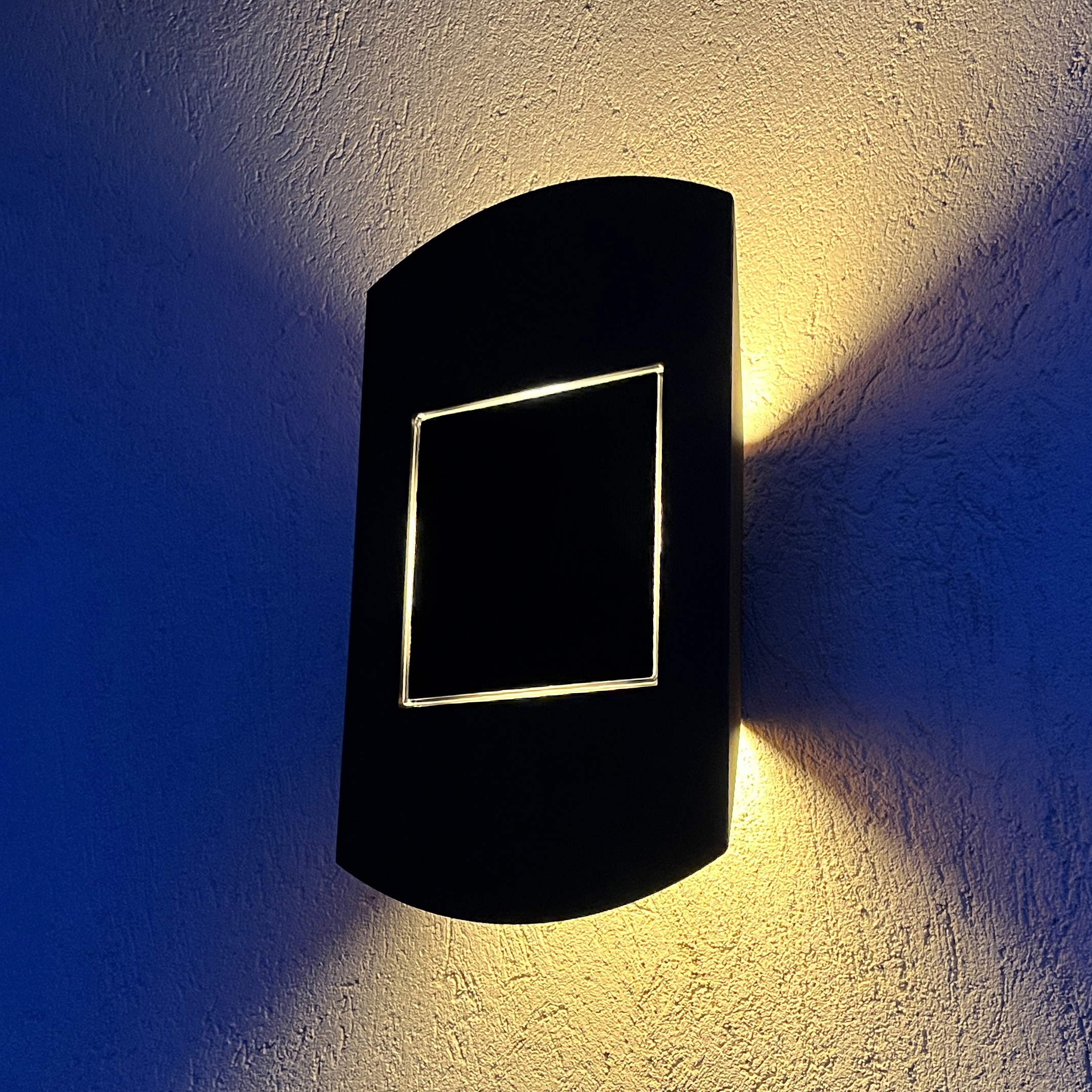 Display product SOLAR wall lamp | VERTY from manufacturer LYX Luminaires