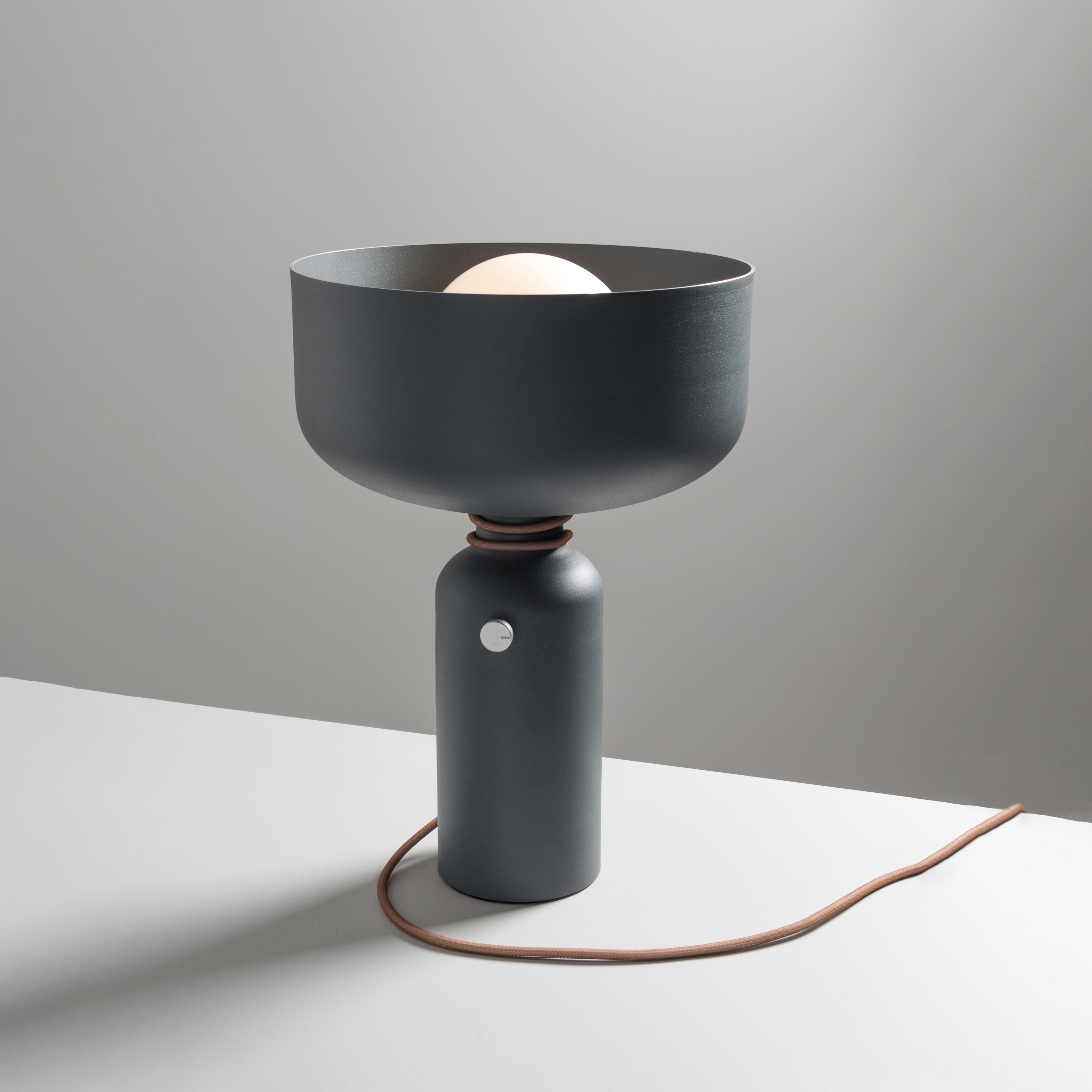 Mostra il prodotto Spotlight Table del produttore A-N-D