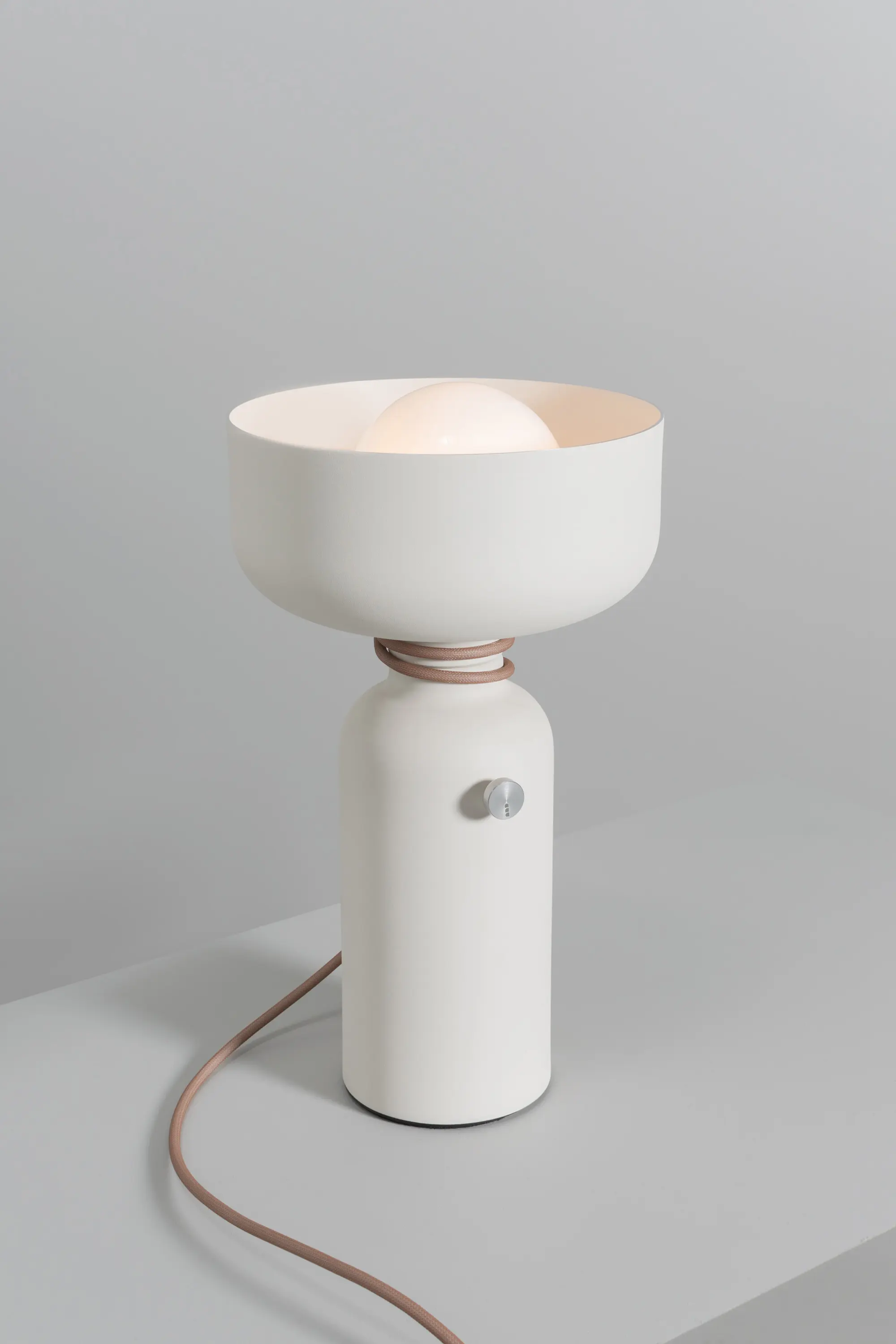 A-N-D - Spotlight Table