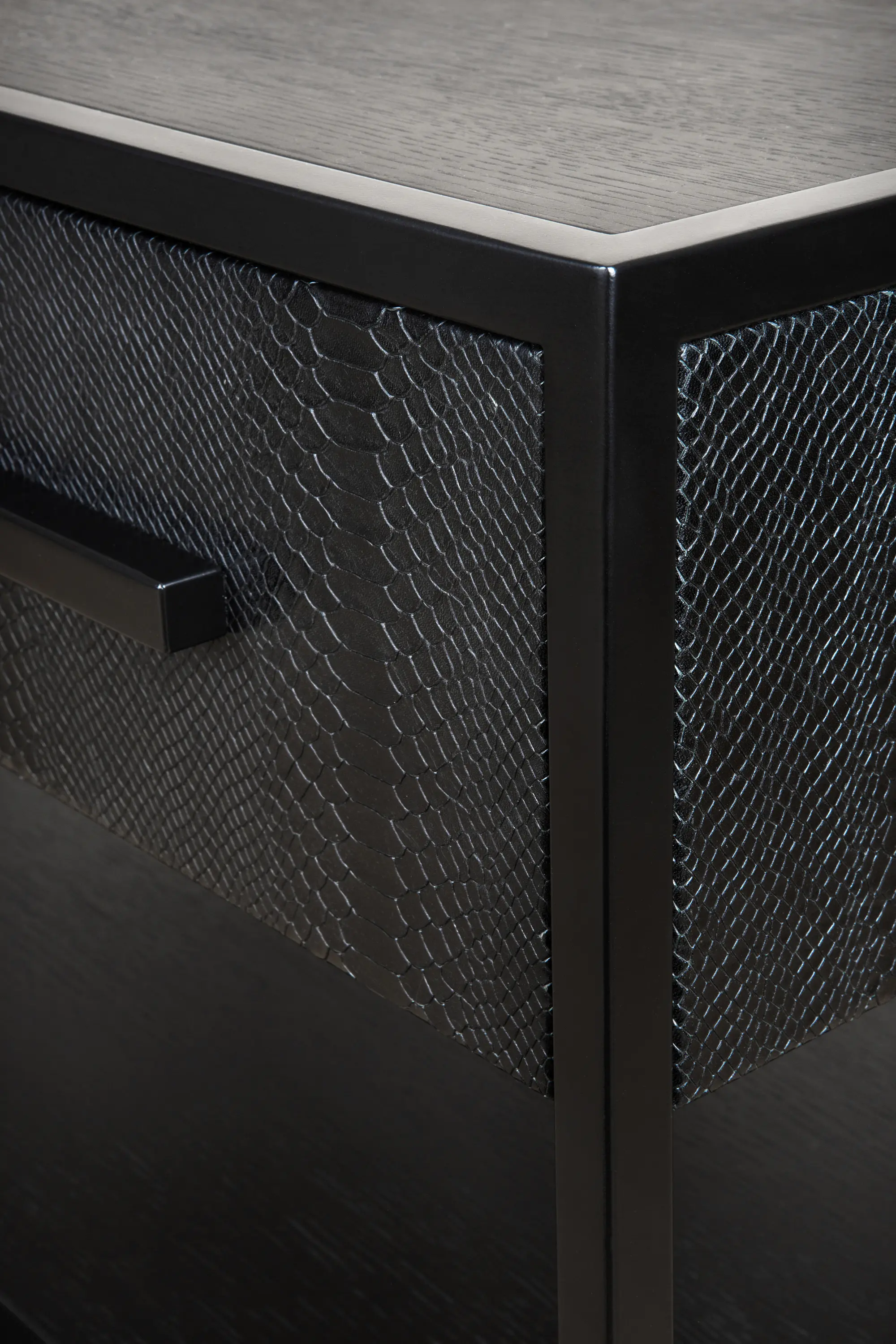 CRISTINA JORGE DE CARVALHO COLLECTIONS - Black Is Black | Black Out Desk
