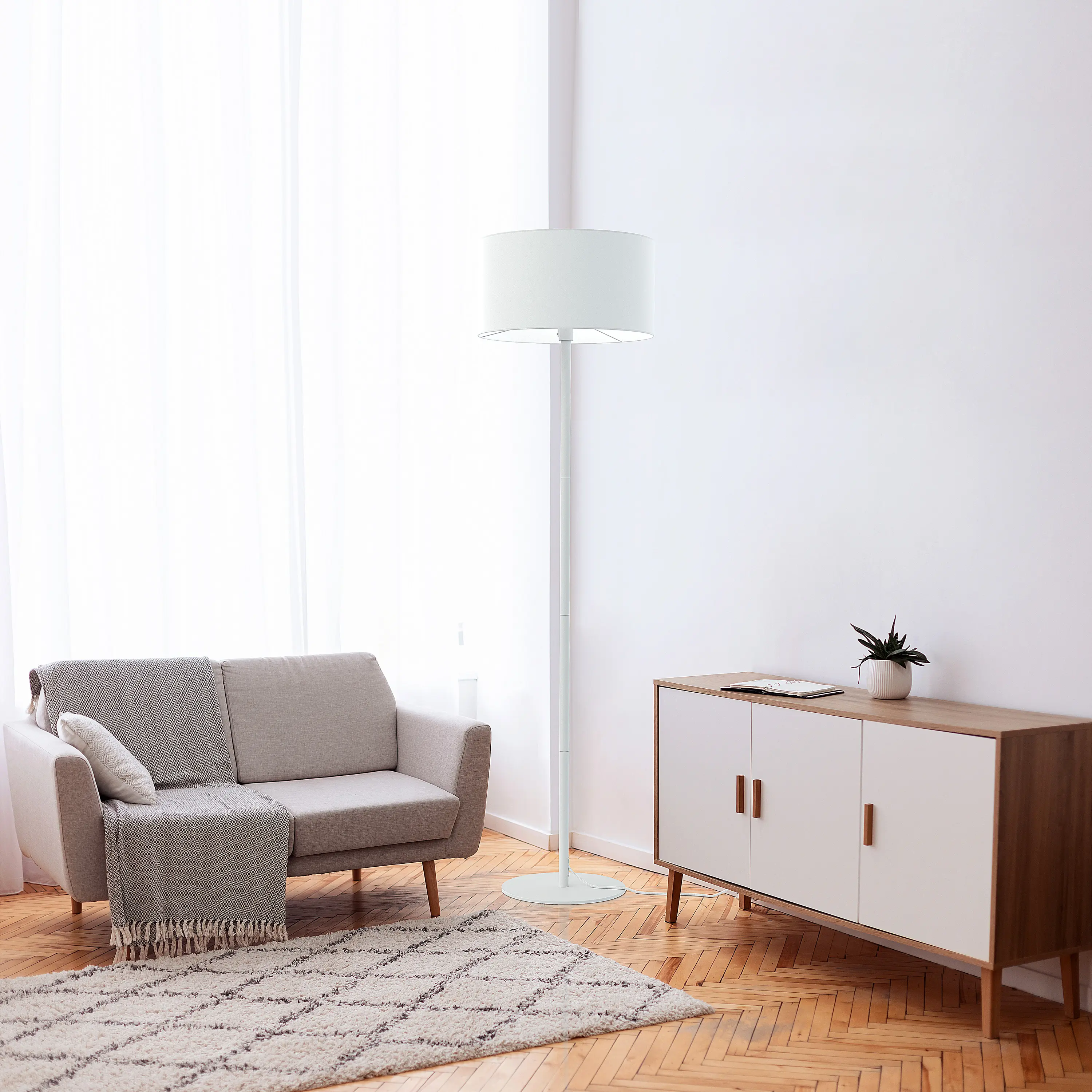 Valaisin Grönlund - Austin Lámpara de pie, blanco