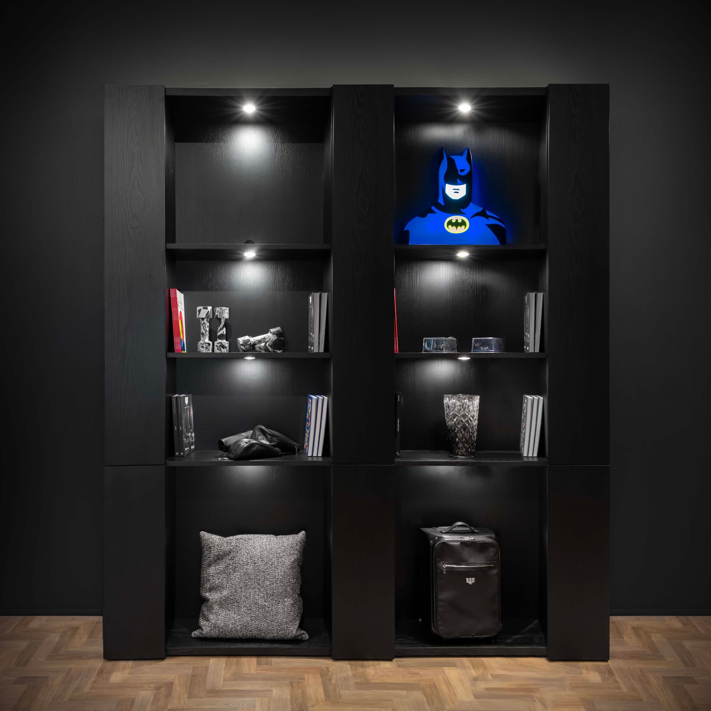 Display product WAYNE Enterprises | WE-171 Bookcase from manufacturer Formitalia