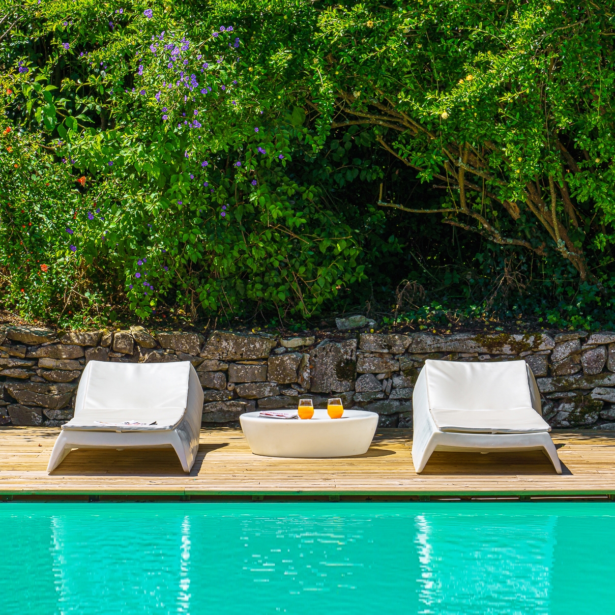 LOUNGERS
