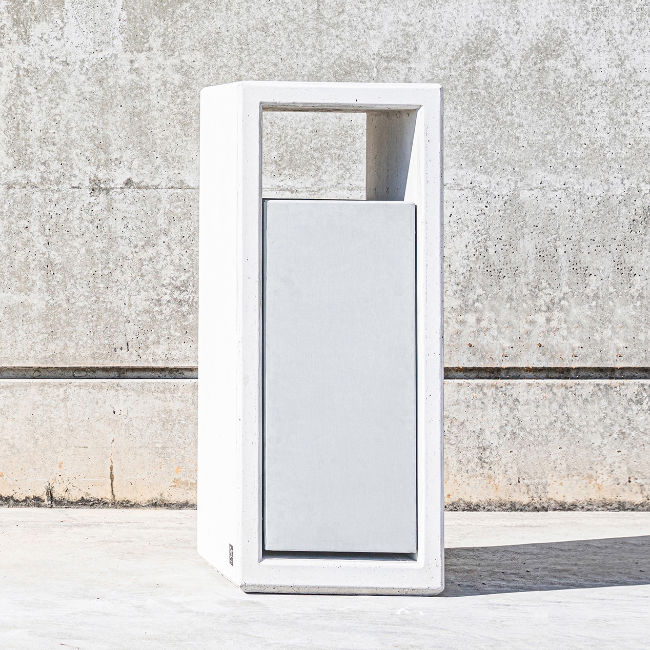 Outline Litter Bin - Inox