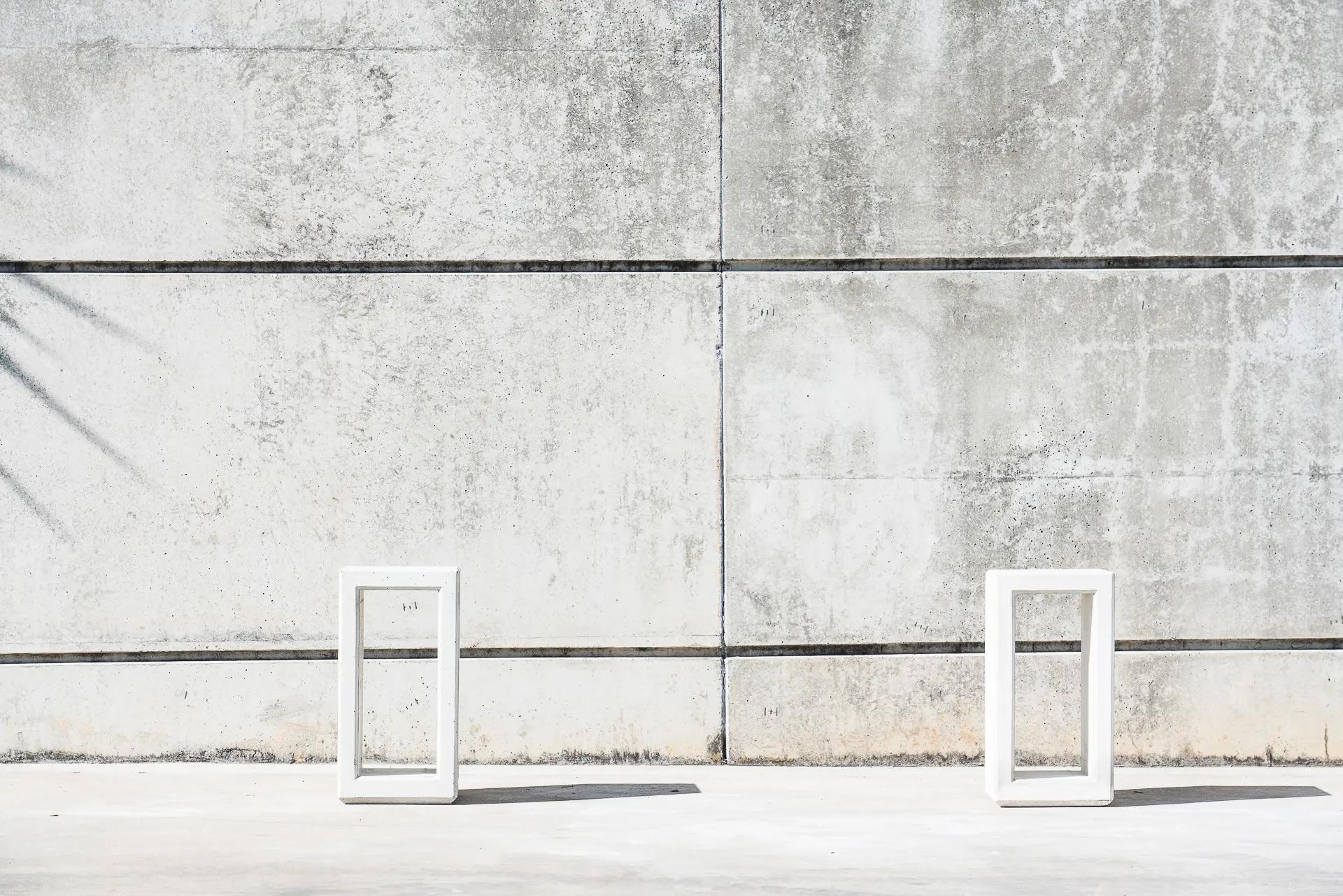Sit - Outline Bollard