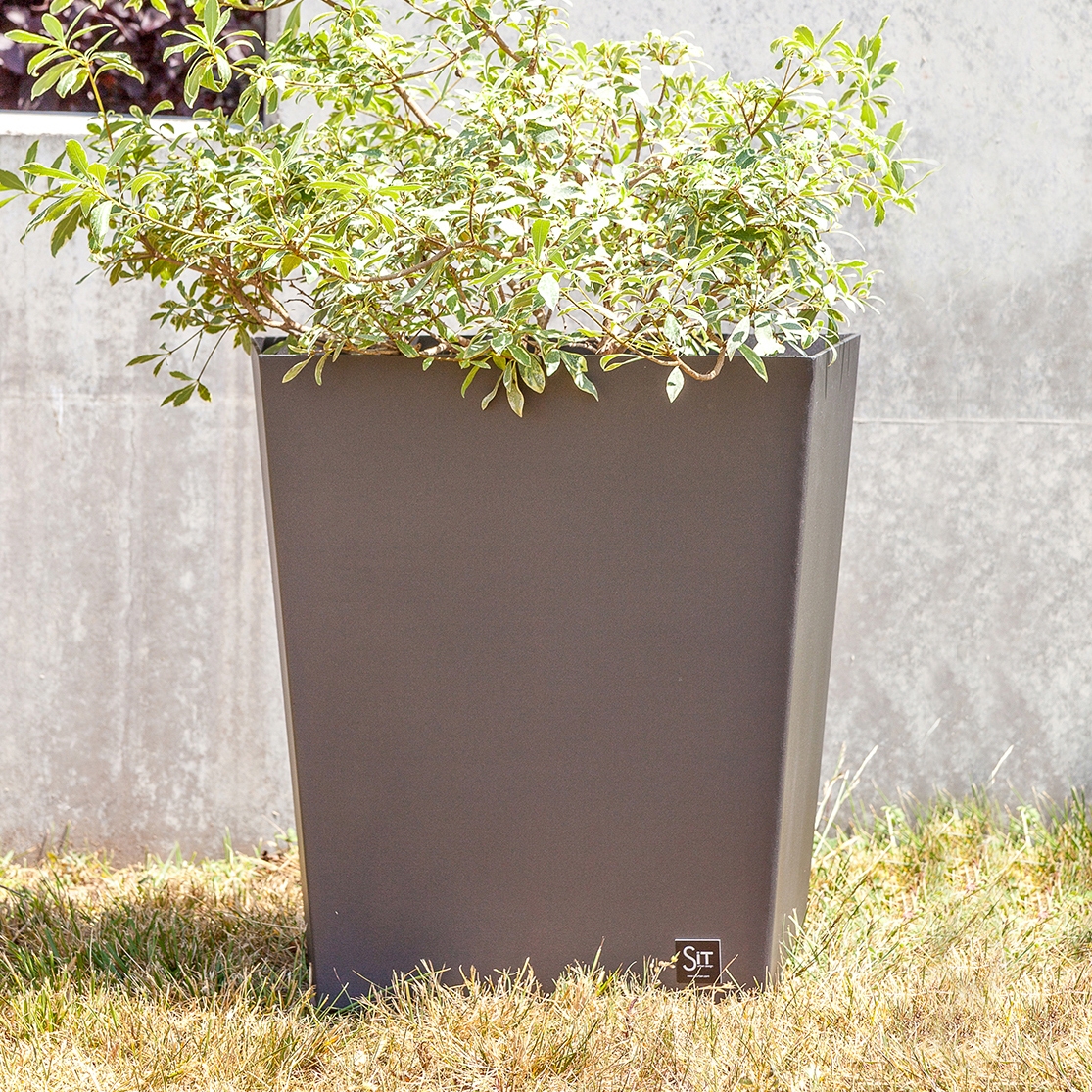 Mostra il prodotto Skew Planter 60 del produttore Sit