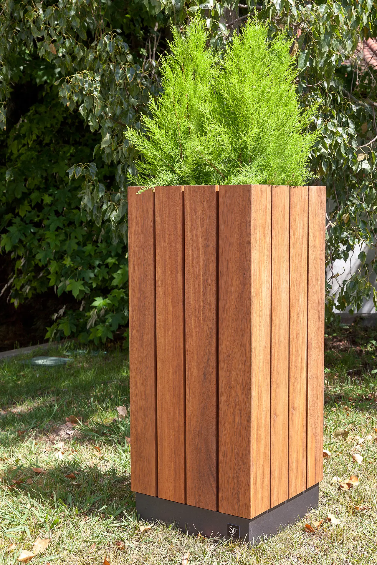 Sit - Wade Square Planter