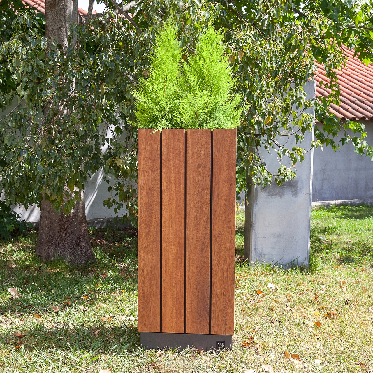Mostra il prodotto Wade Square Planter del produttore Sit